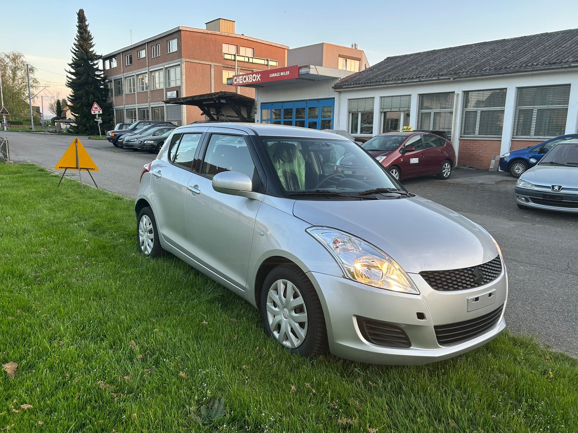 SUZUKI Swift 1.2i 16V GL Automatic-image-3