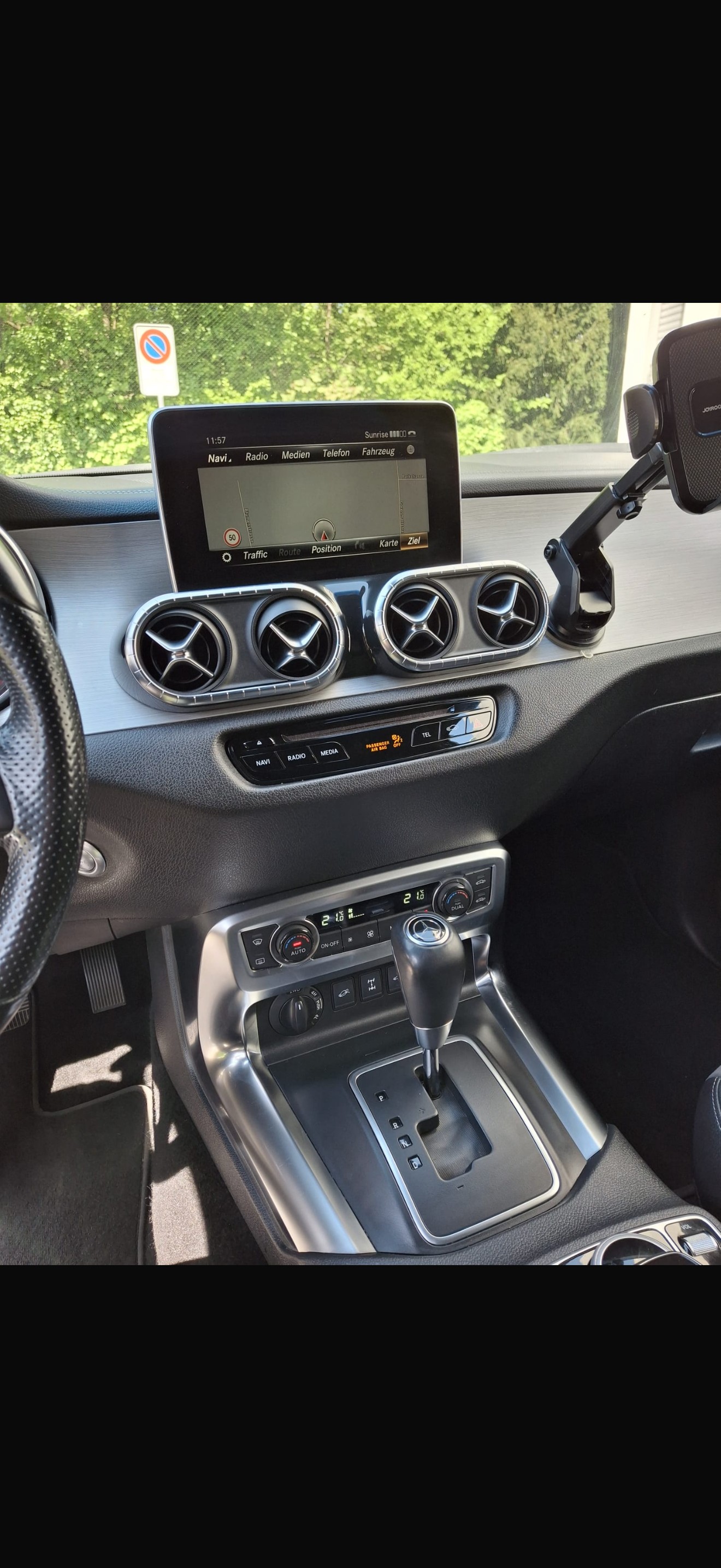 MERCEDES-BENZ X 250-image-12