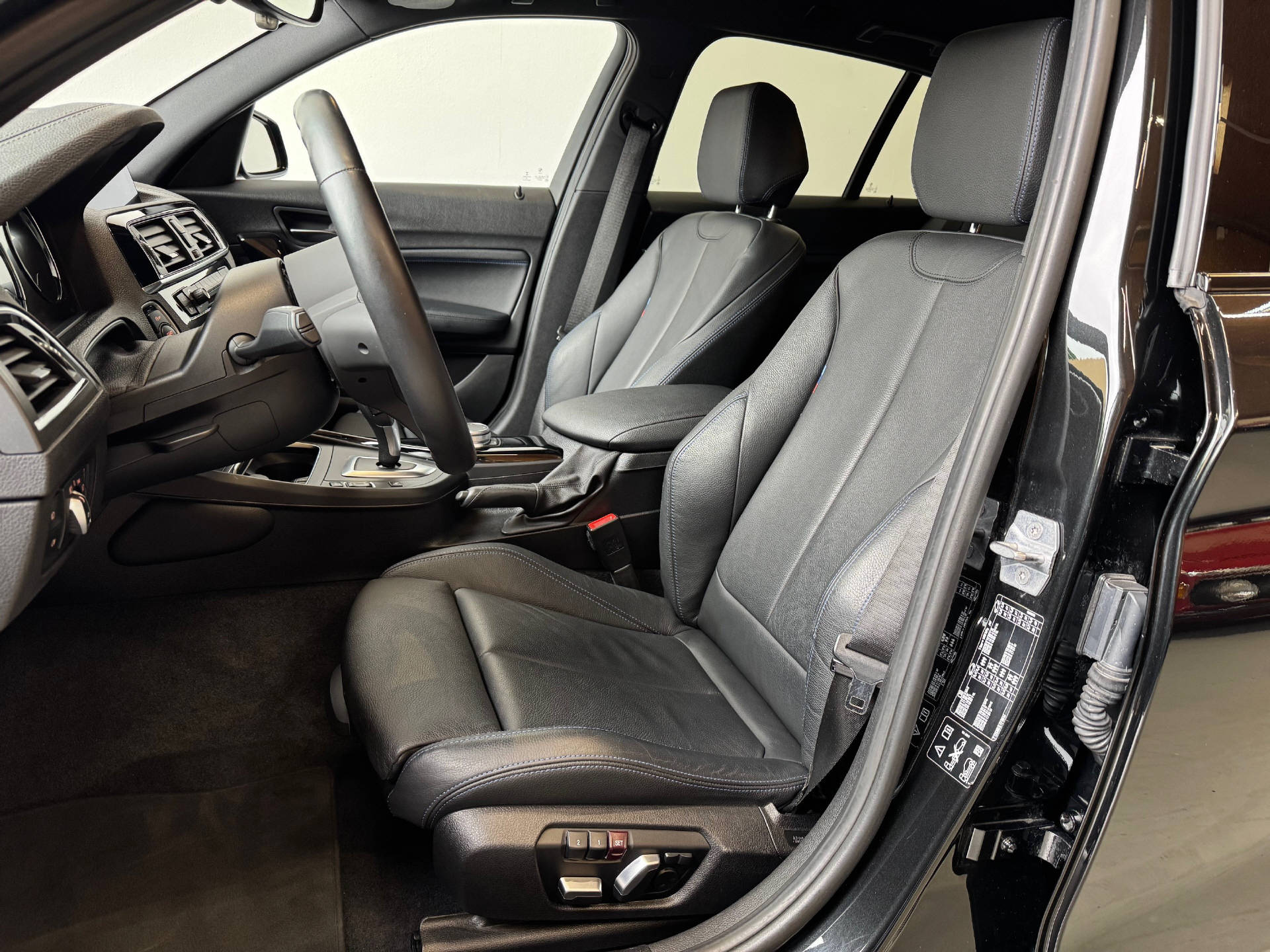 BMW 120d xDrive SAG-image-3
