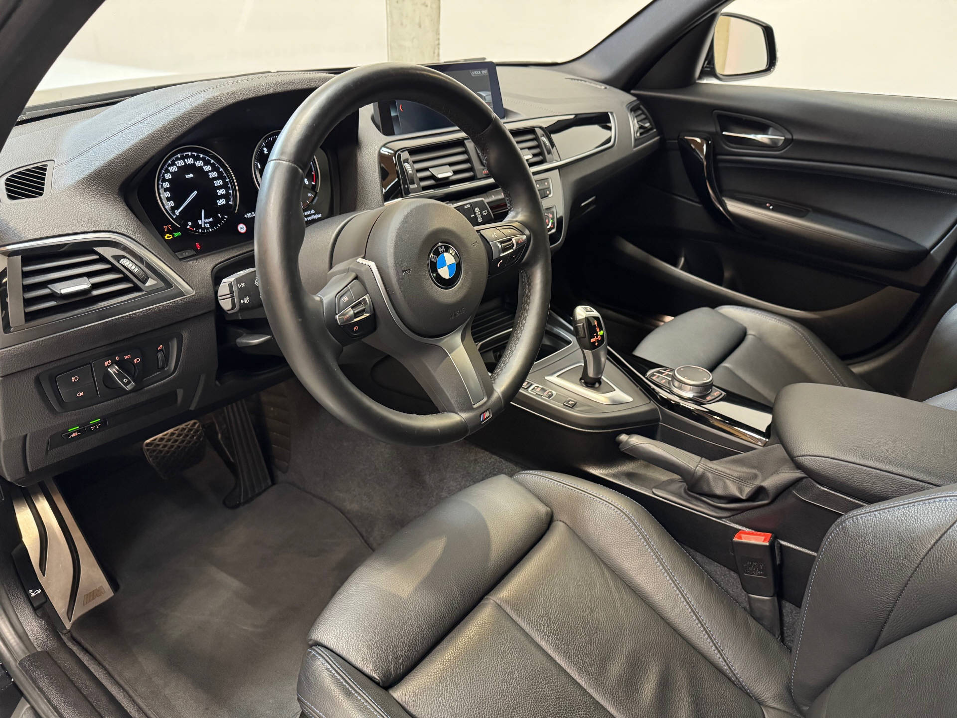 BMW 120d xDrive SAG-image-2