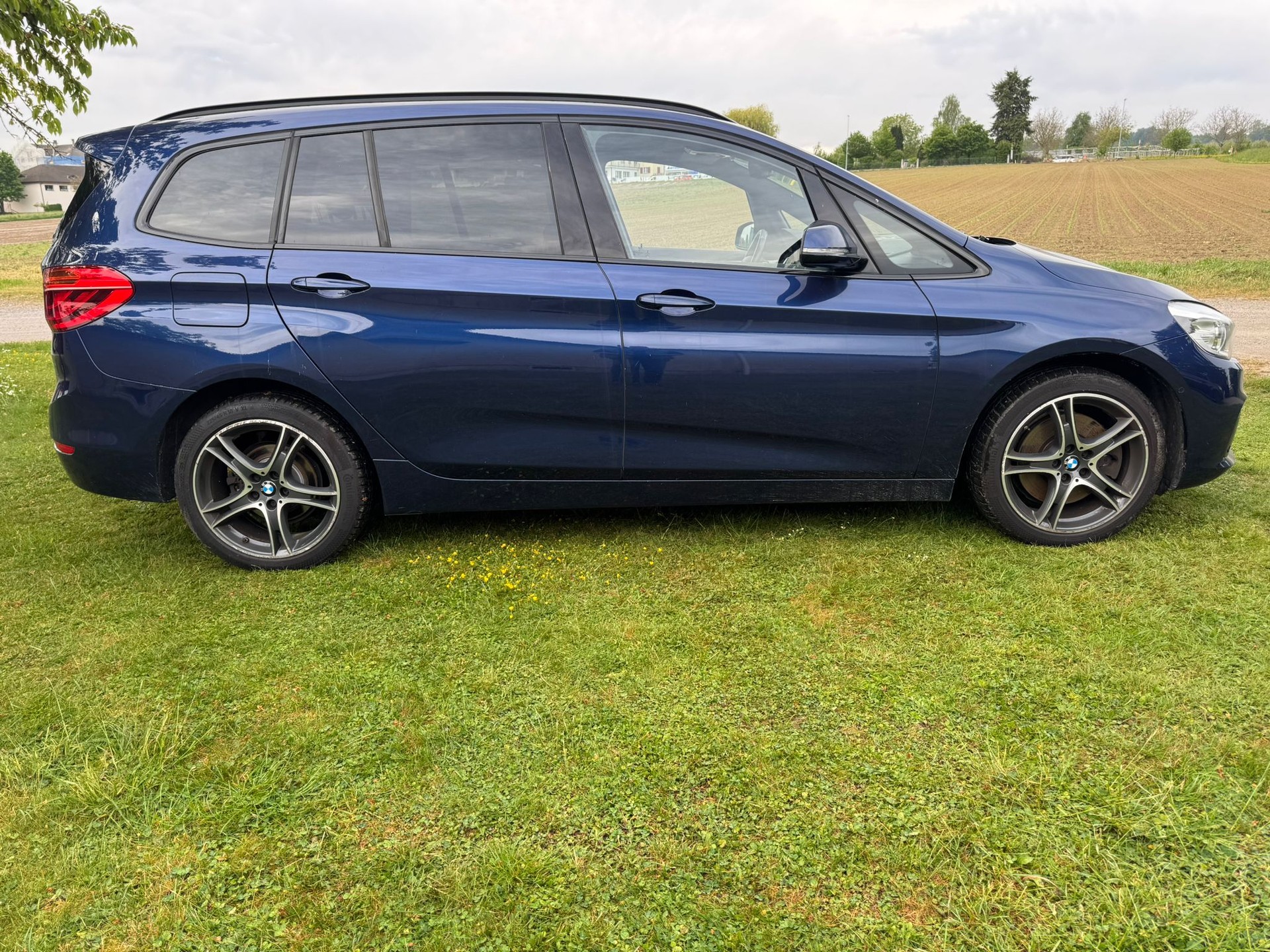 BMW 220d xDrive Gran Tourer Steptronic-image-4