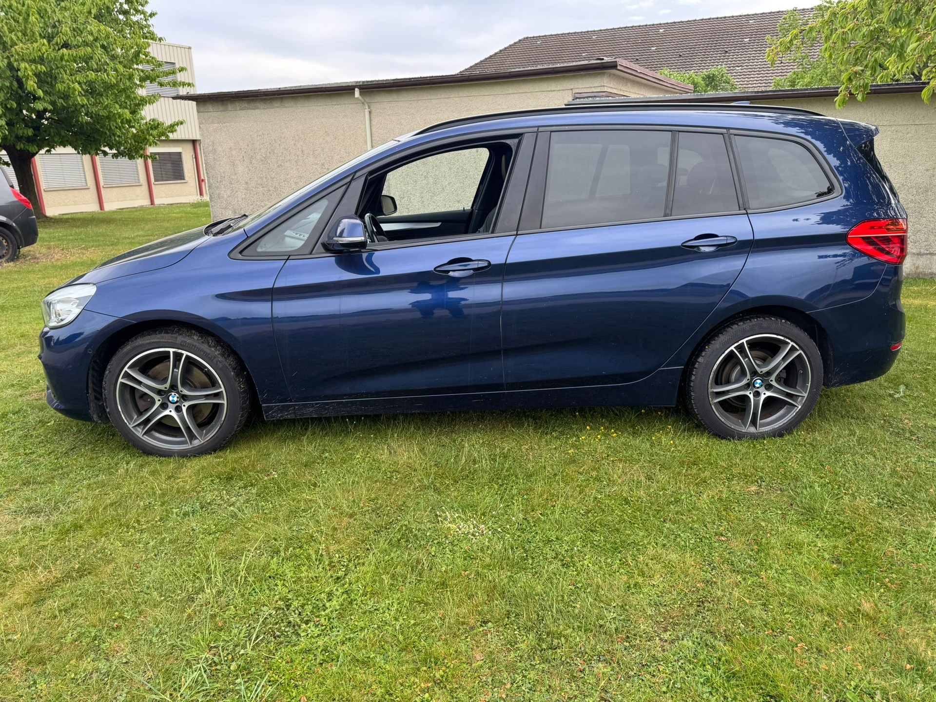 BMW 220d xDrive Gran Tourer Steptronic-image-3