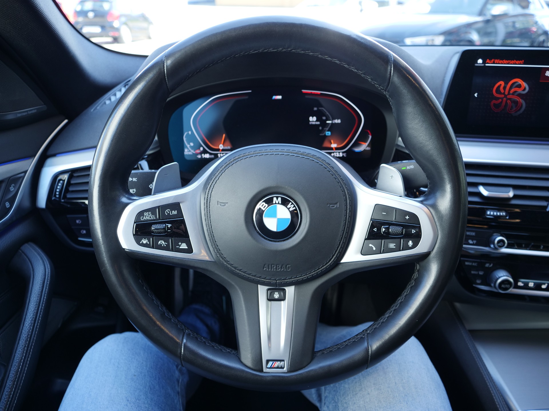 BMW 530d M-SPORTPAKET xDrive-image-13