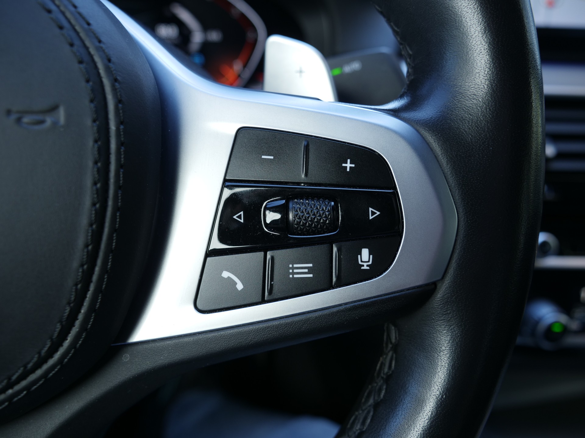 BMW 530d M-SPORTPAKET xDrive-image-15