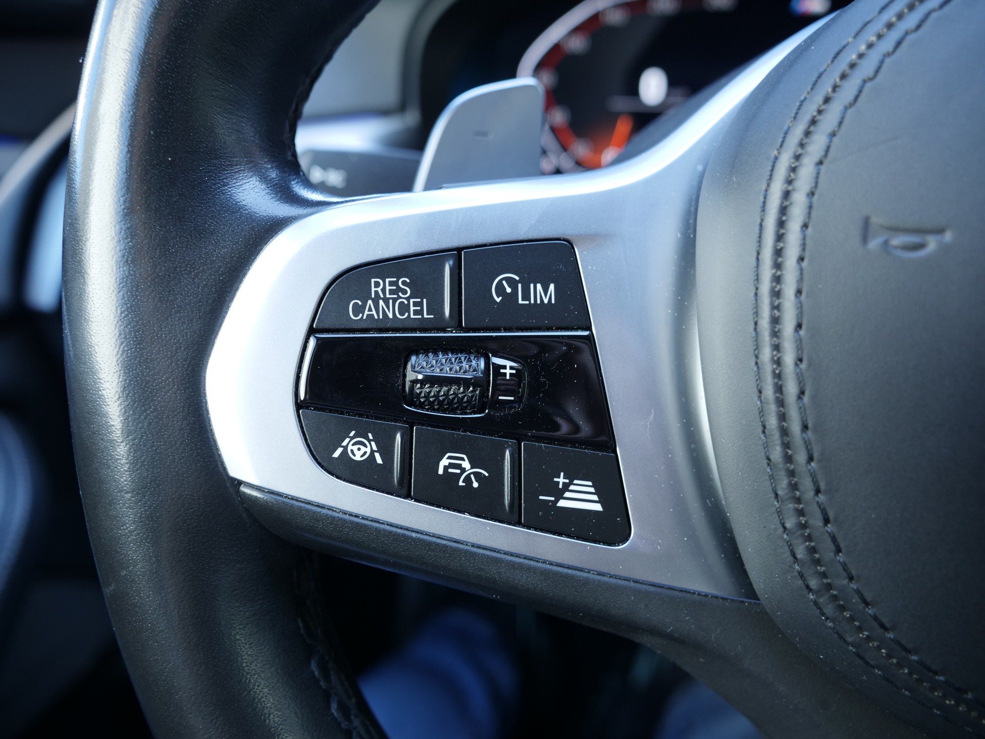 BMW 530d M-SPORTPAKET xDrive-image-14