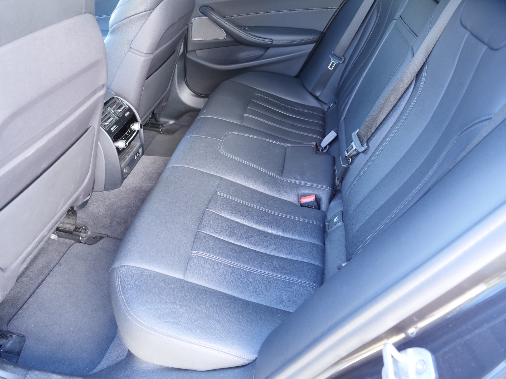 BMW 530d M-SPORTPAKET xDrive-image-12