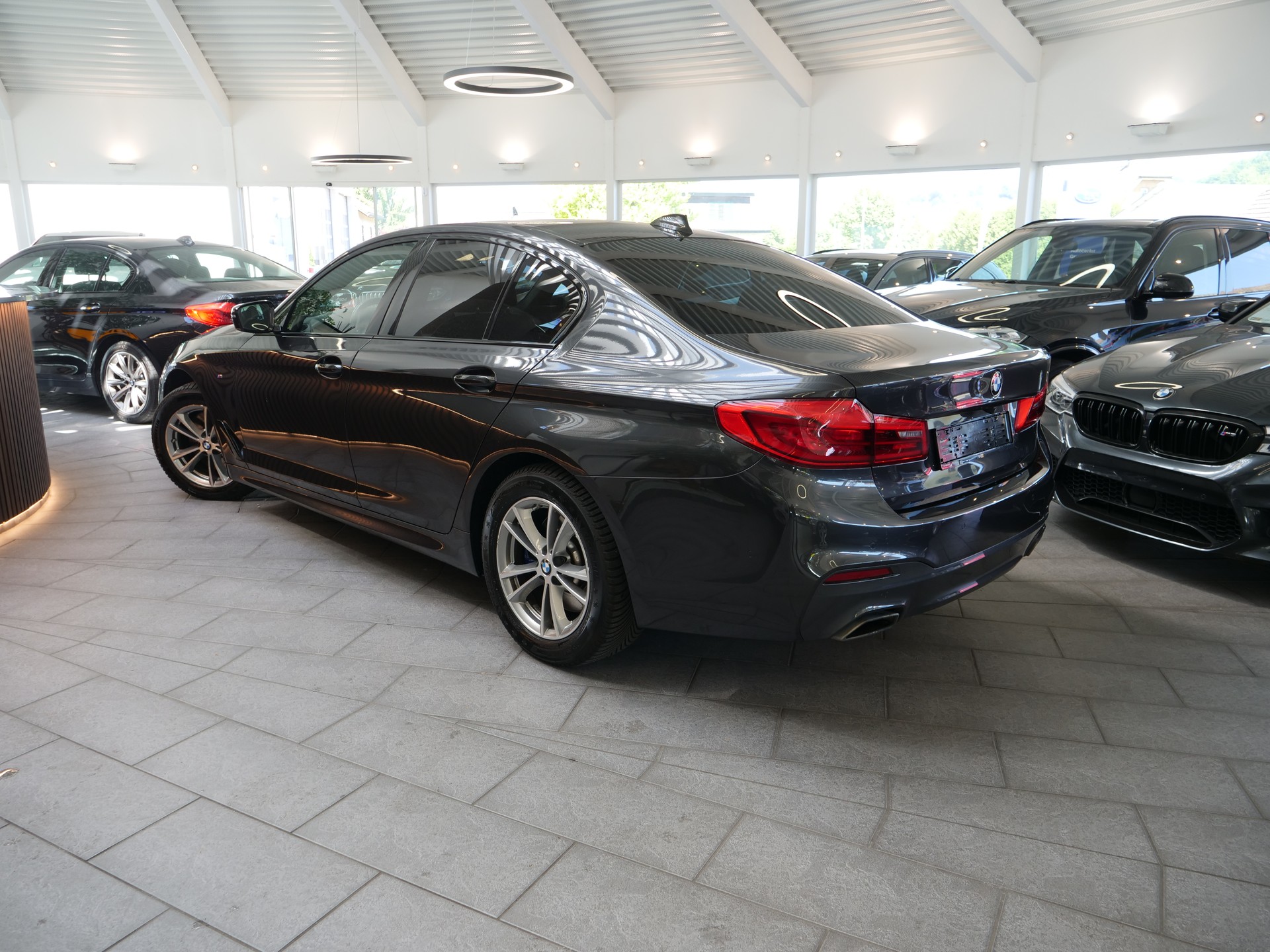 BMW 530d M-SPORTPAKET xDrive-image-4