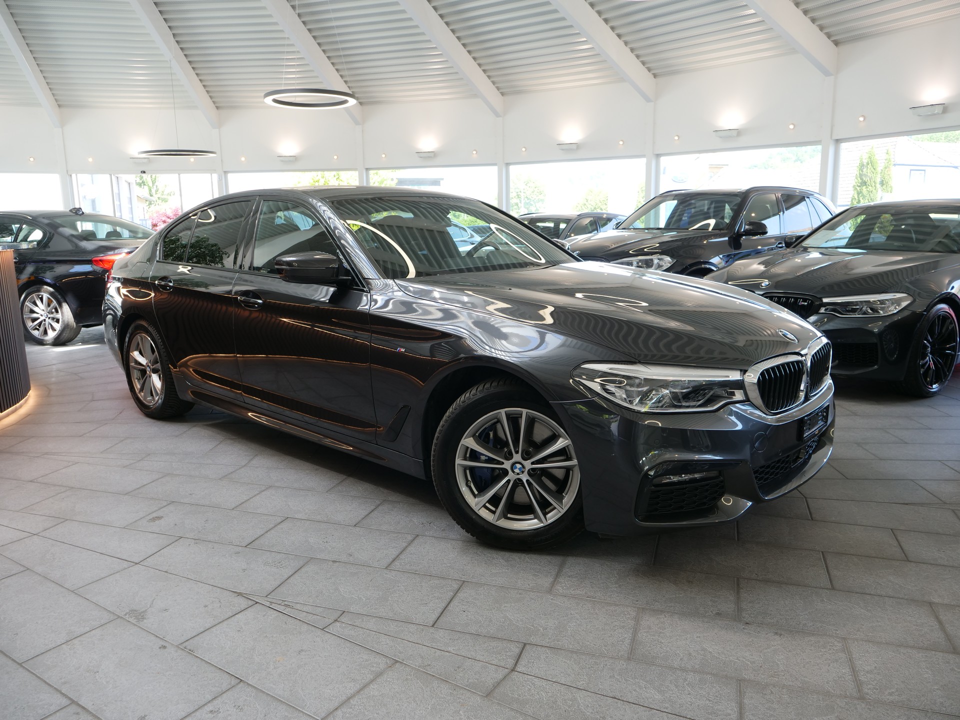 BMW 530d M-SPORTPAKET xDrive-showroom-element-3
