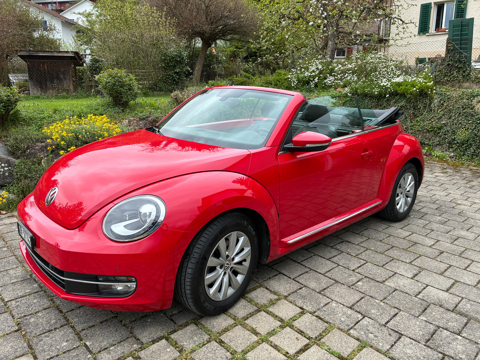 VW Beetle Cabriolet 1.2 TSI BlueMT Design DSG-image-1