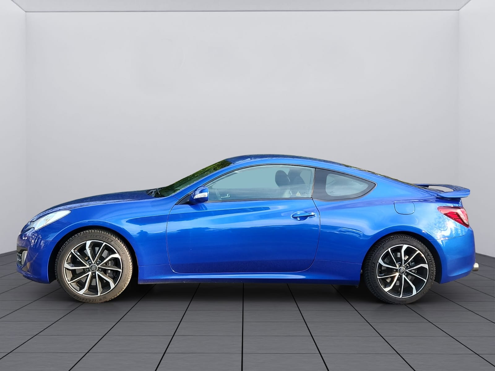 HYUNDAI Genesis 2.0 Turbo-showroom-element-3