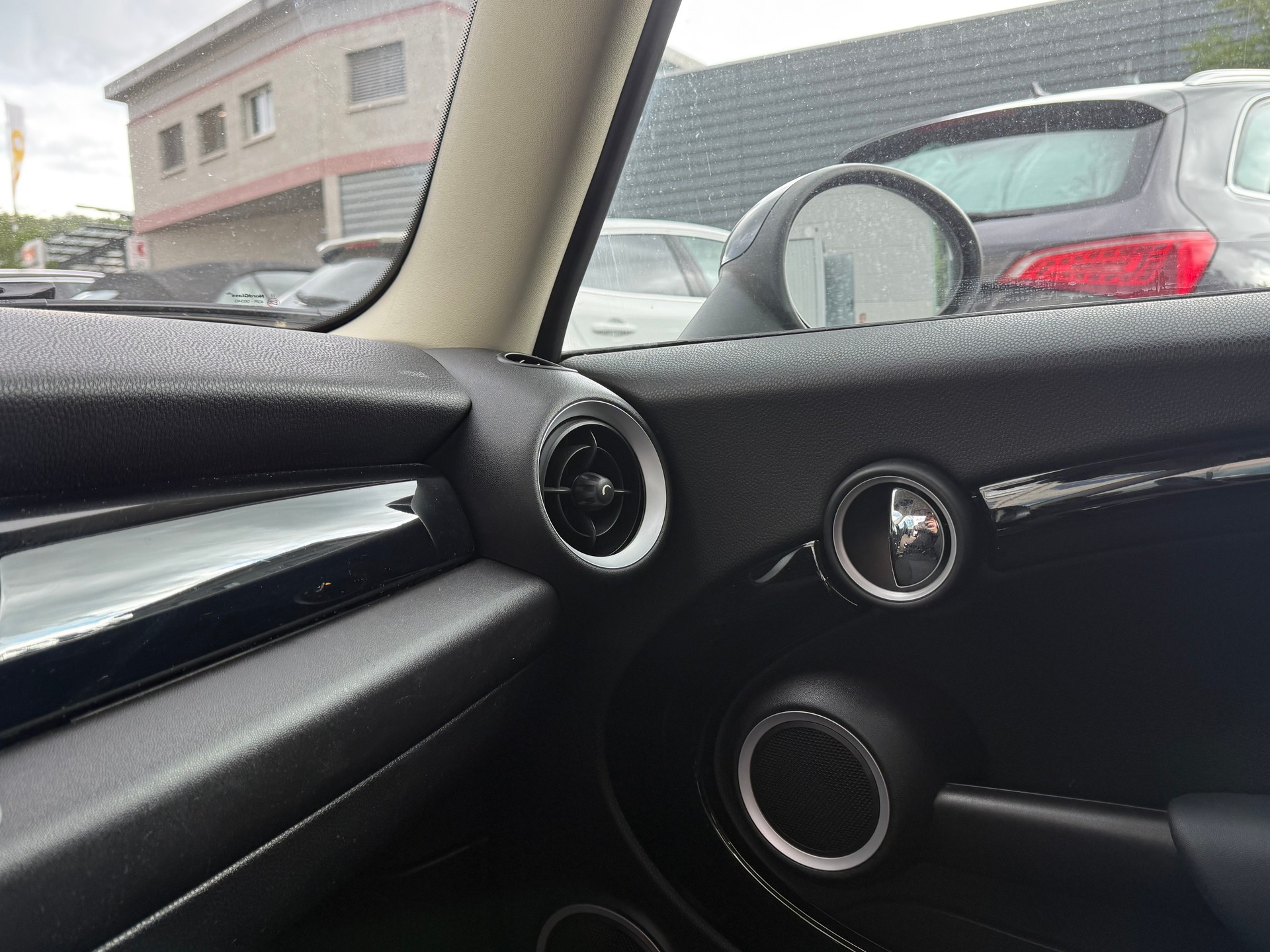 MINI One-image-8