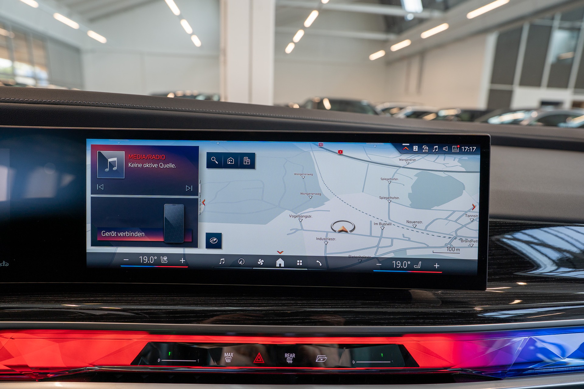 BMW 740d xDrive / / Theatre Screen / 360° Kamera / Bowers & Wilinks / Head-Up Display-image-25
