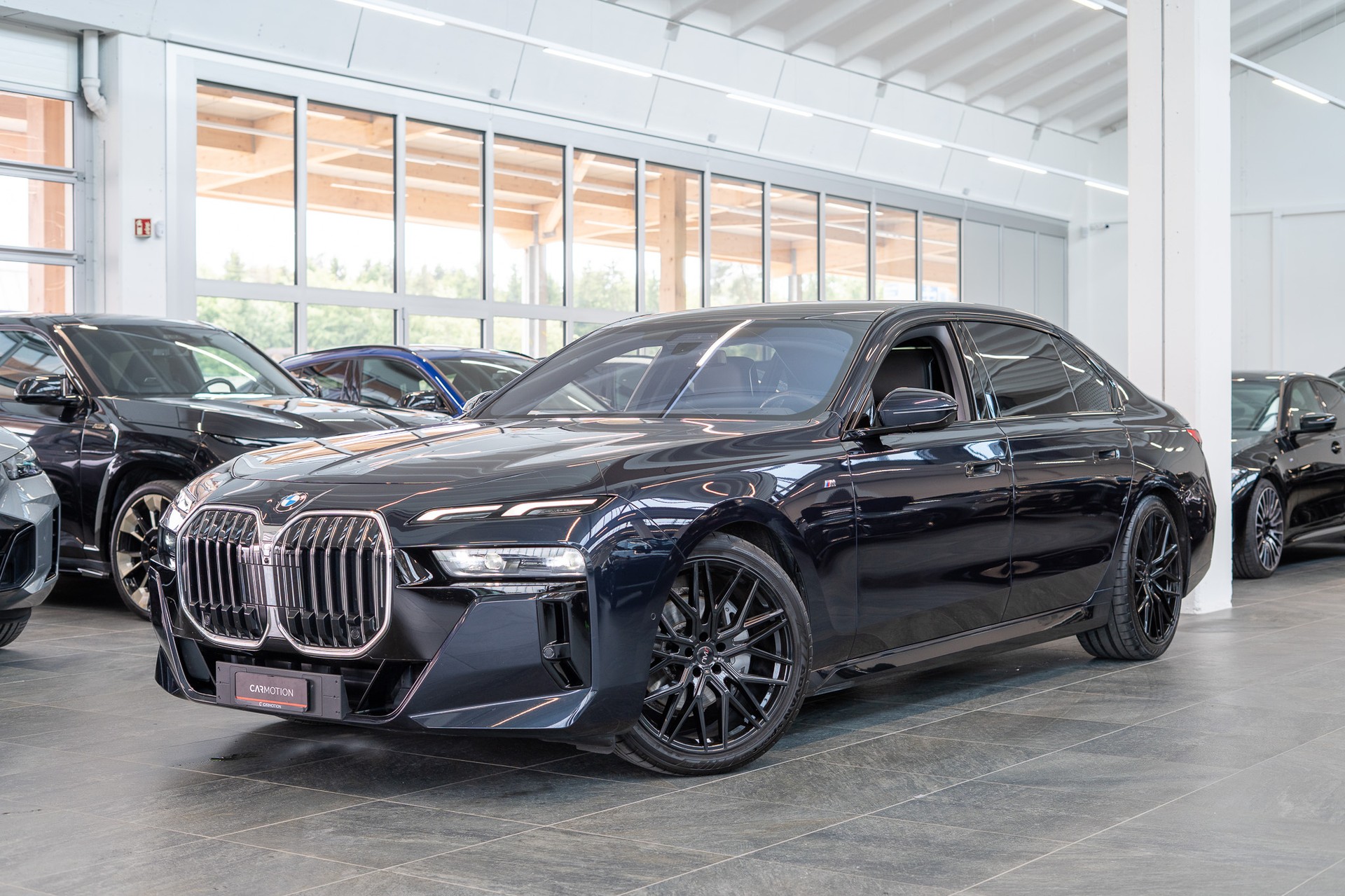 BMW 740d xDrive / / Theatre Screen / 360° Kamera / Bowers & Wilinks / Head-Up Display