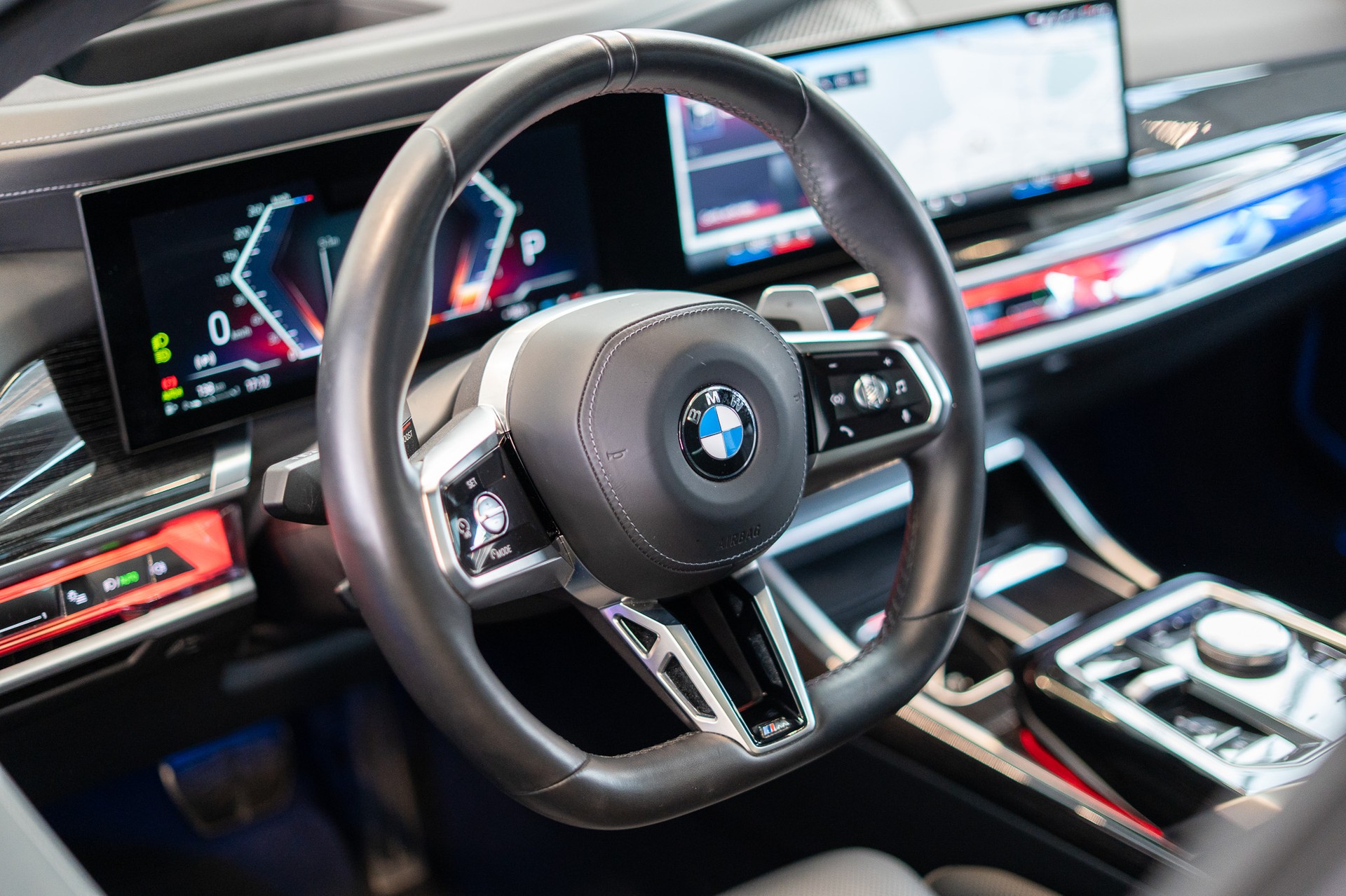 BMW 740d xDrive / / Theatre Screen / 360° Kamera / Bowers & Wilinks / Head-Up Display-image-12