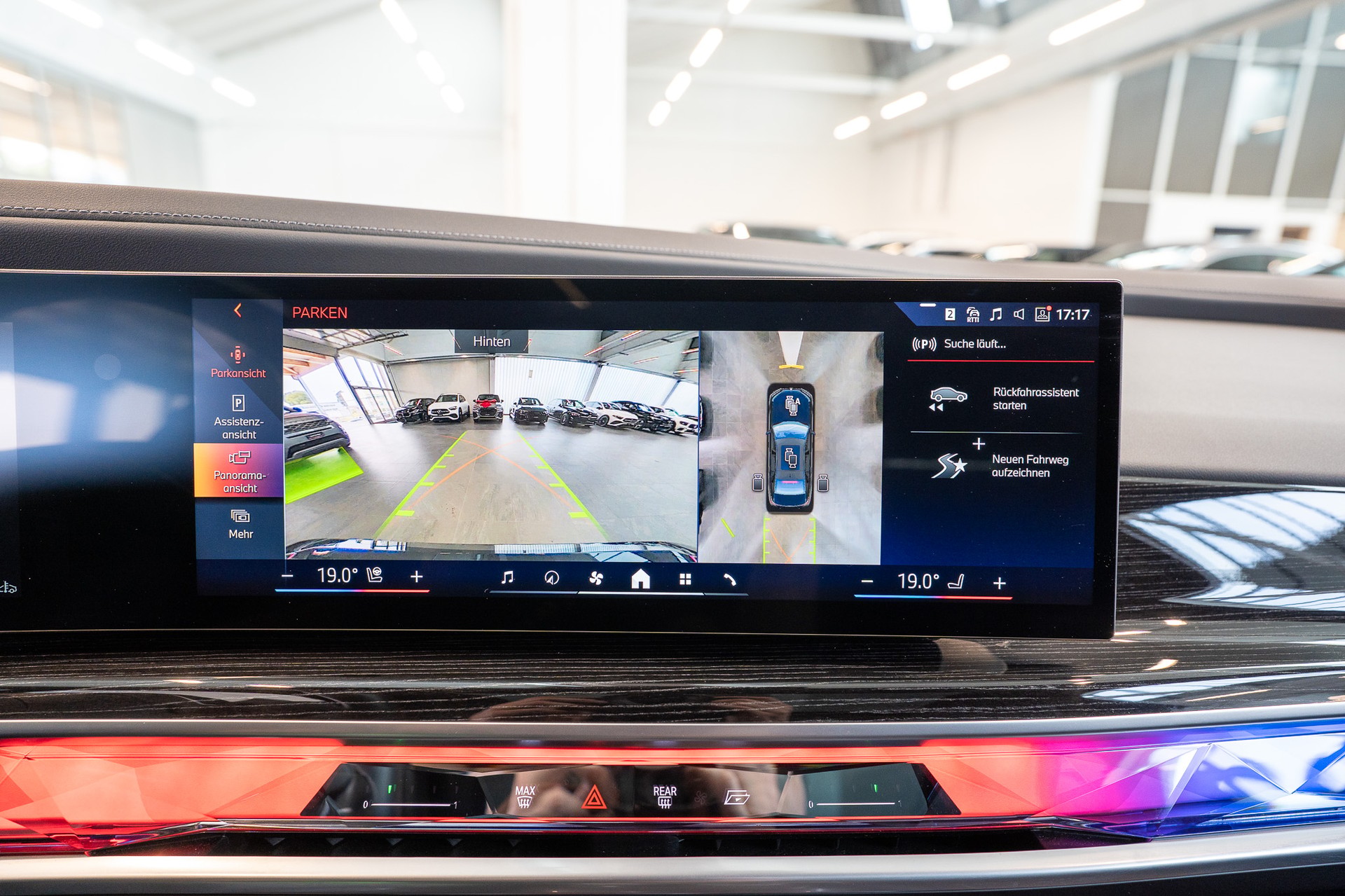 BMW 740d xDrive / / Theatre Screen / 360° Kamera / Bowers & Wilinks / Head-Up Display-image-24