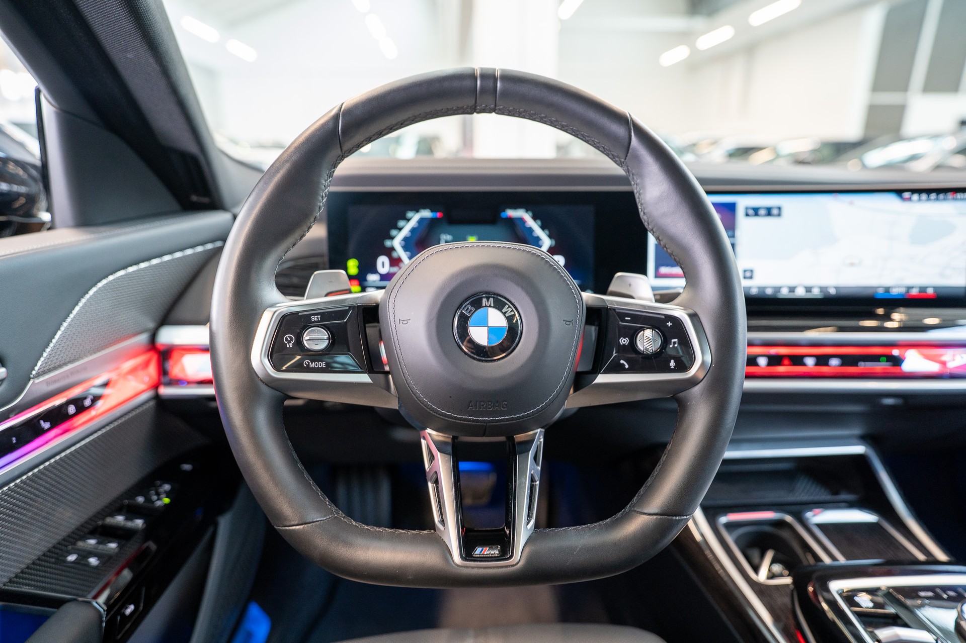 BMW 740d xDrive / / Theatre Screen / 360° Kamera / Bowers & Wilinks / Head-Up Display-image-21