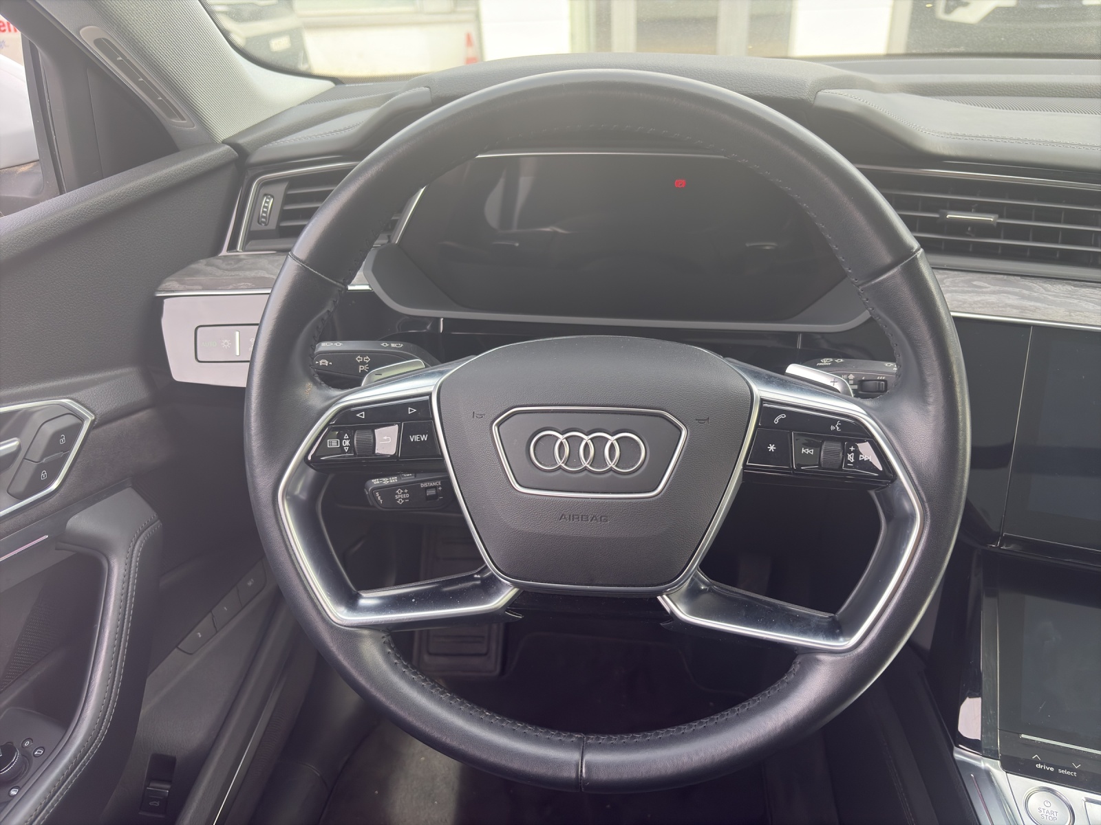 AUDI e-tron 55 Advanced quattro-image-11