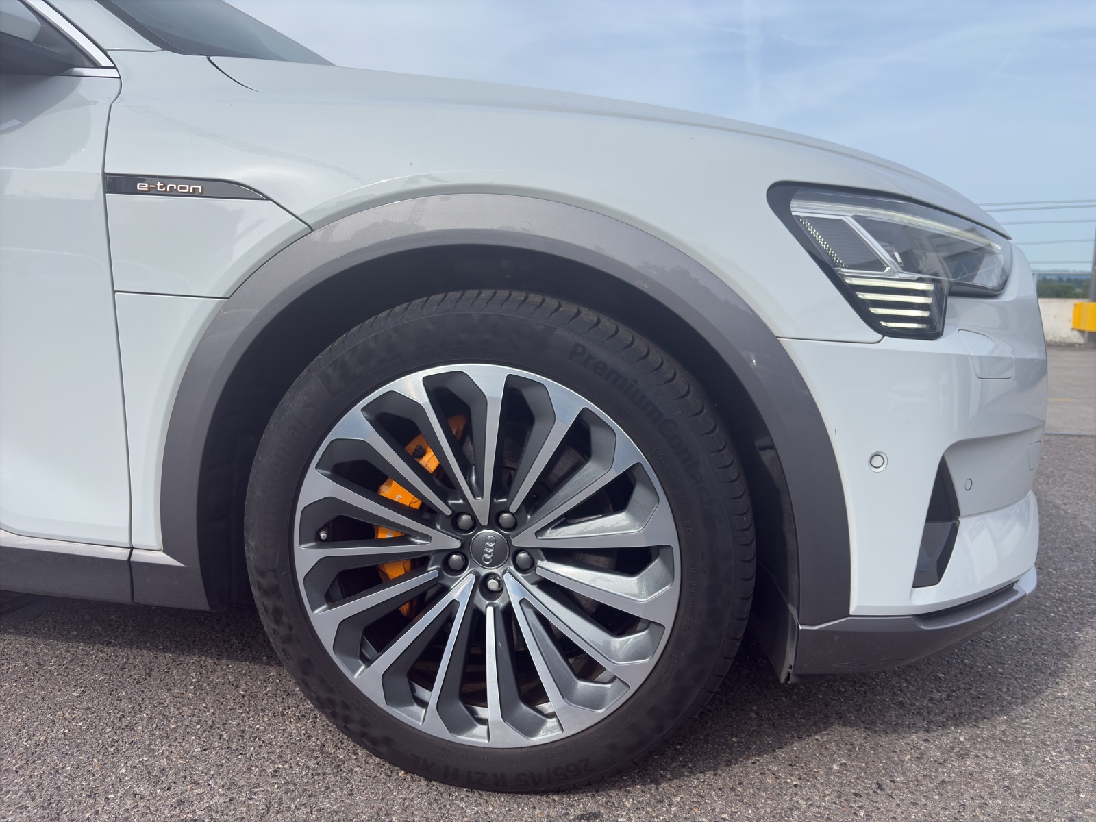 AUDI e-tron 55 Advanced quattro-image-16