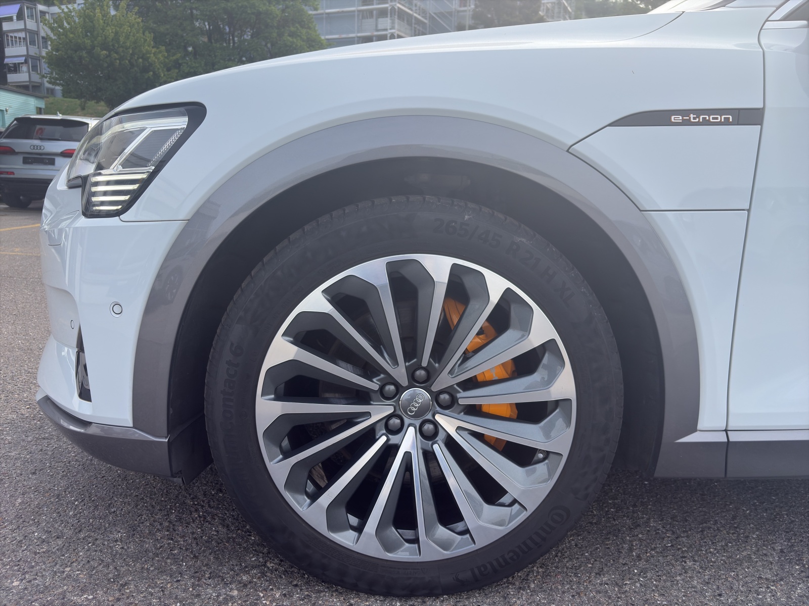 AUDI e-tron 55 Advanced quattro-image-13