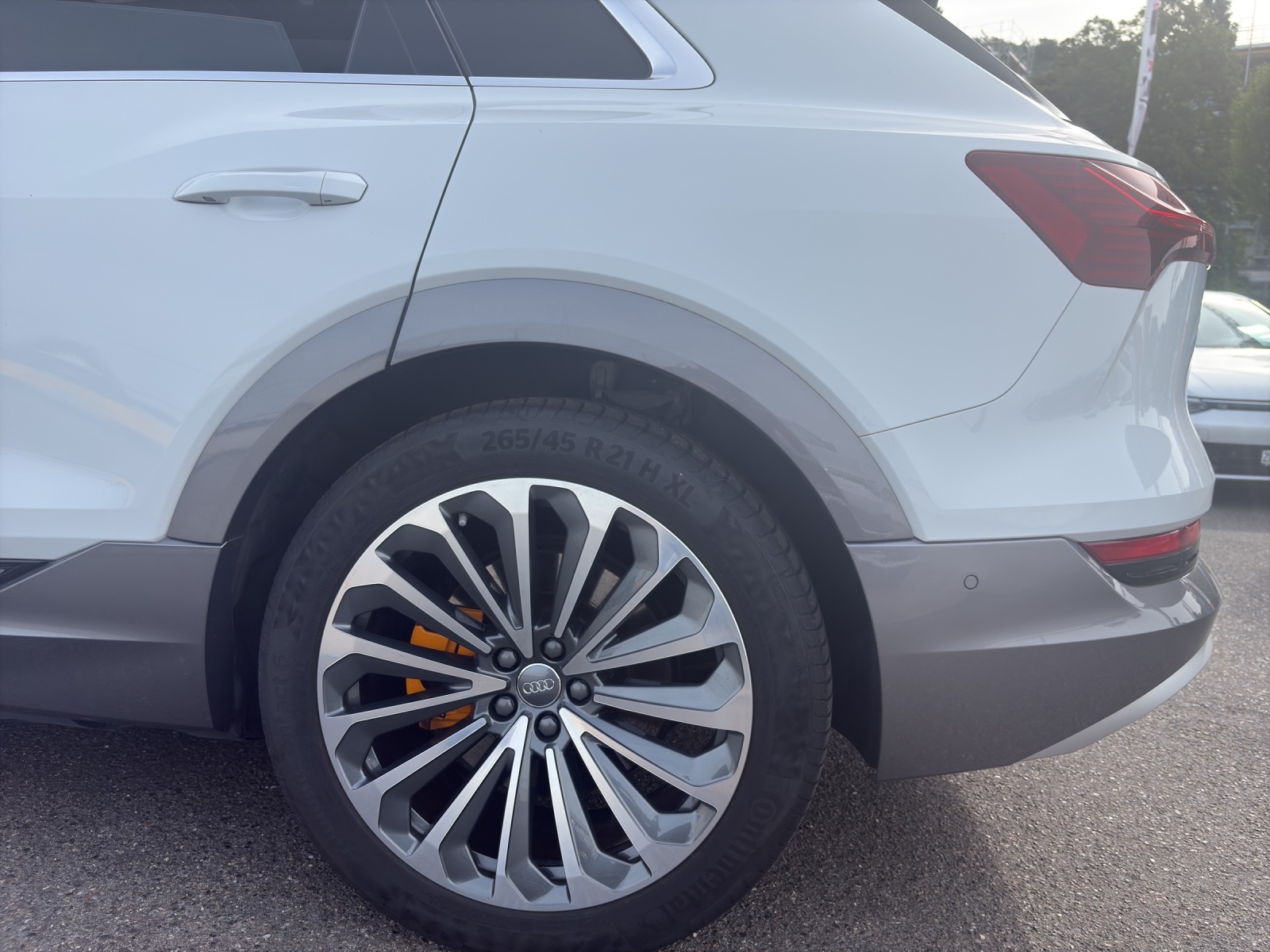AUDI e-tron 55 Advanced quattro-image-14