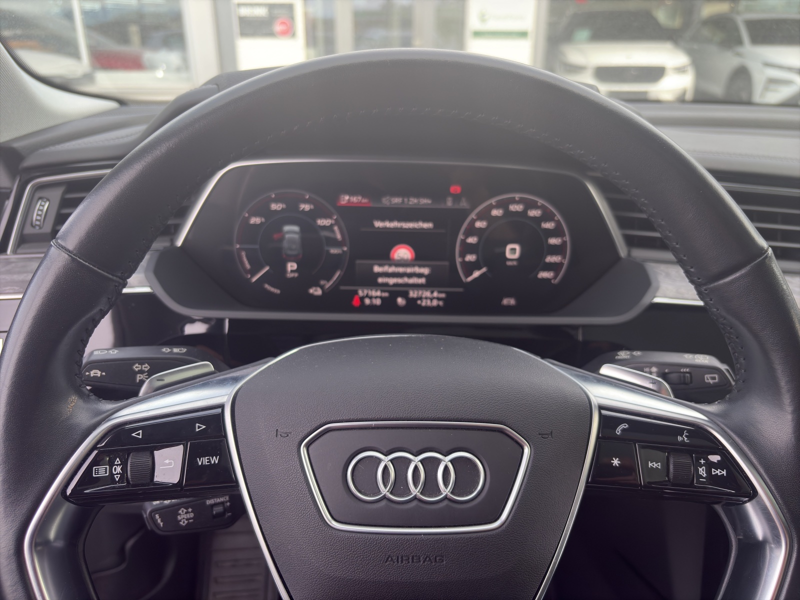 AUDI e-tron 55 Advanced quattro-image-12