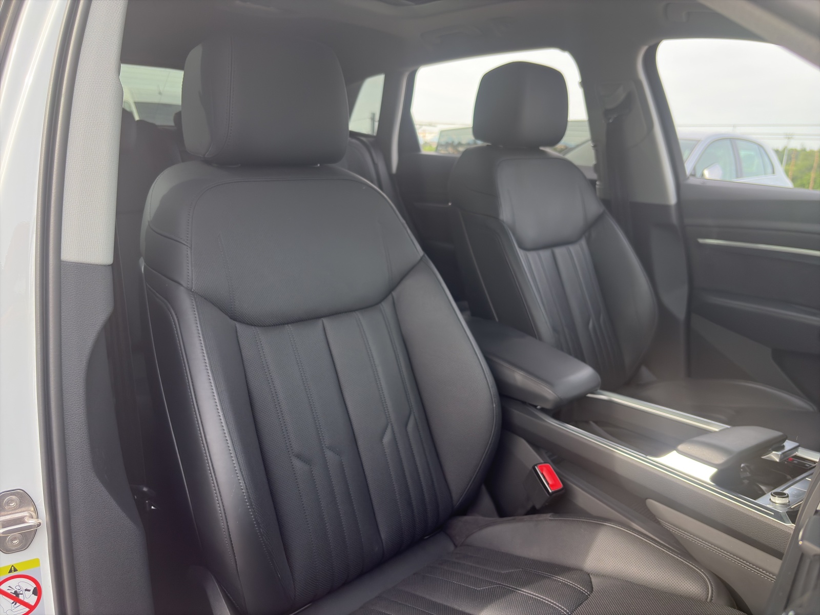 AUDI e-tron 55 Advanced quattro-image-6