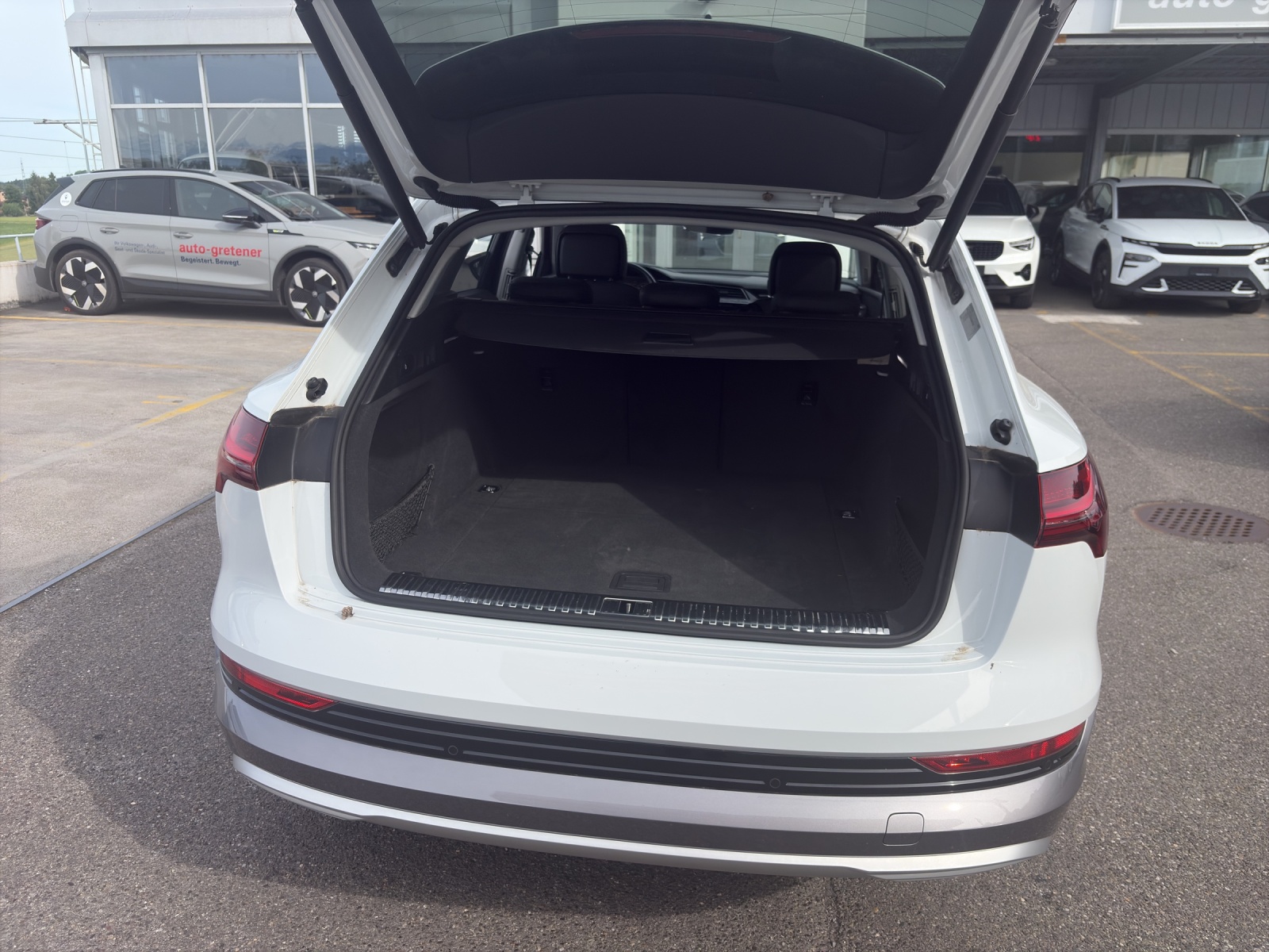 AUDI e-tron 55 Advanced quattro-image-17