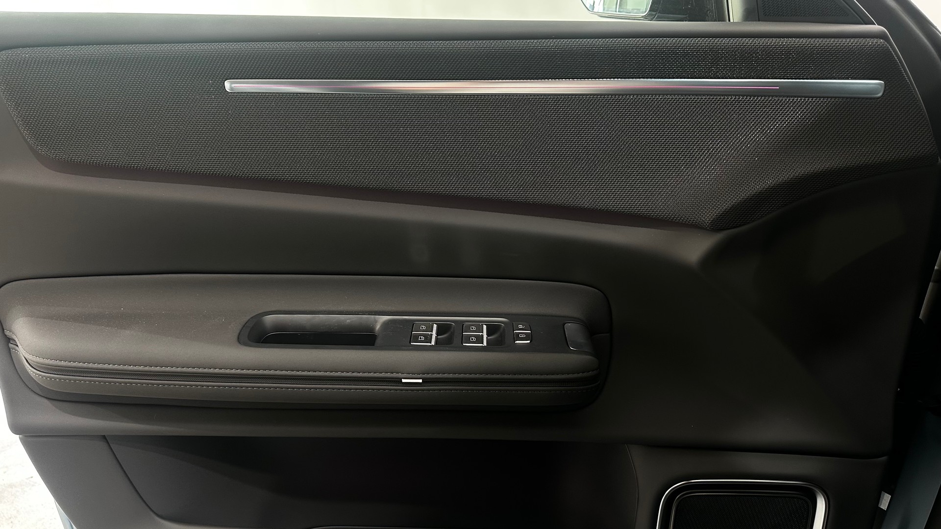 POLESTAR 4 Long Range Dual Motor-image-13