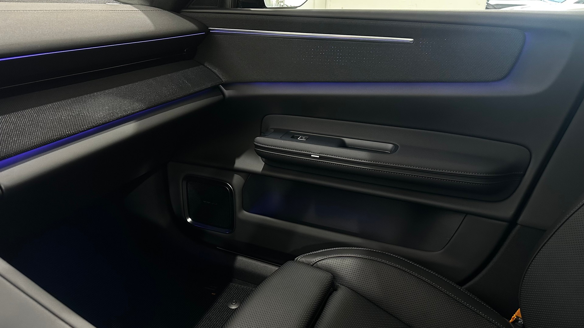 POLESTAR 4 Long Range Dual Motor-image-11