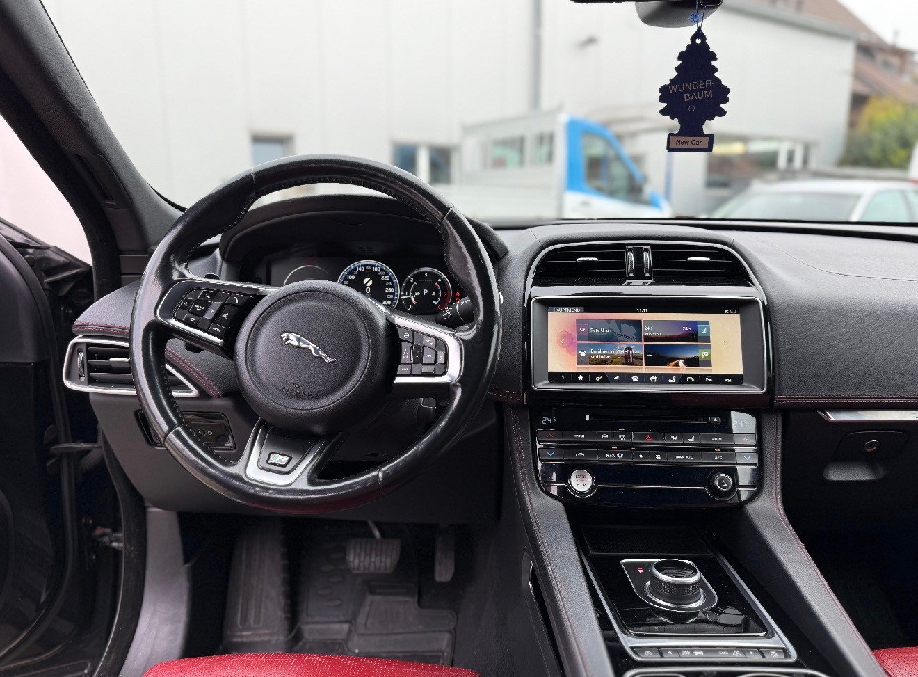 JAGUAR F-Pace 2.0d R-Sport AWD-image-12
