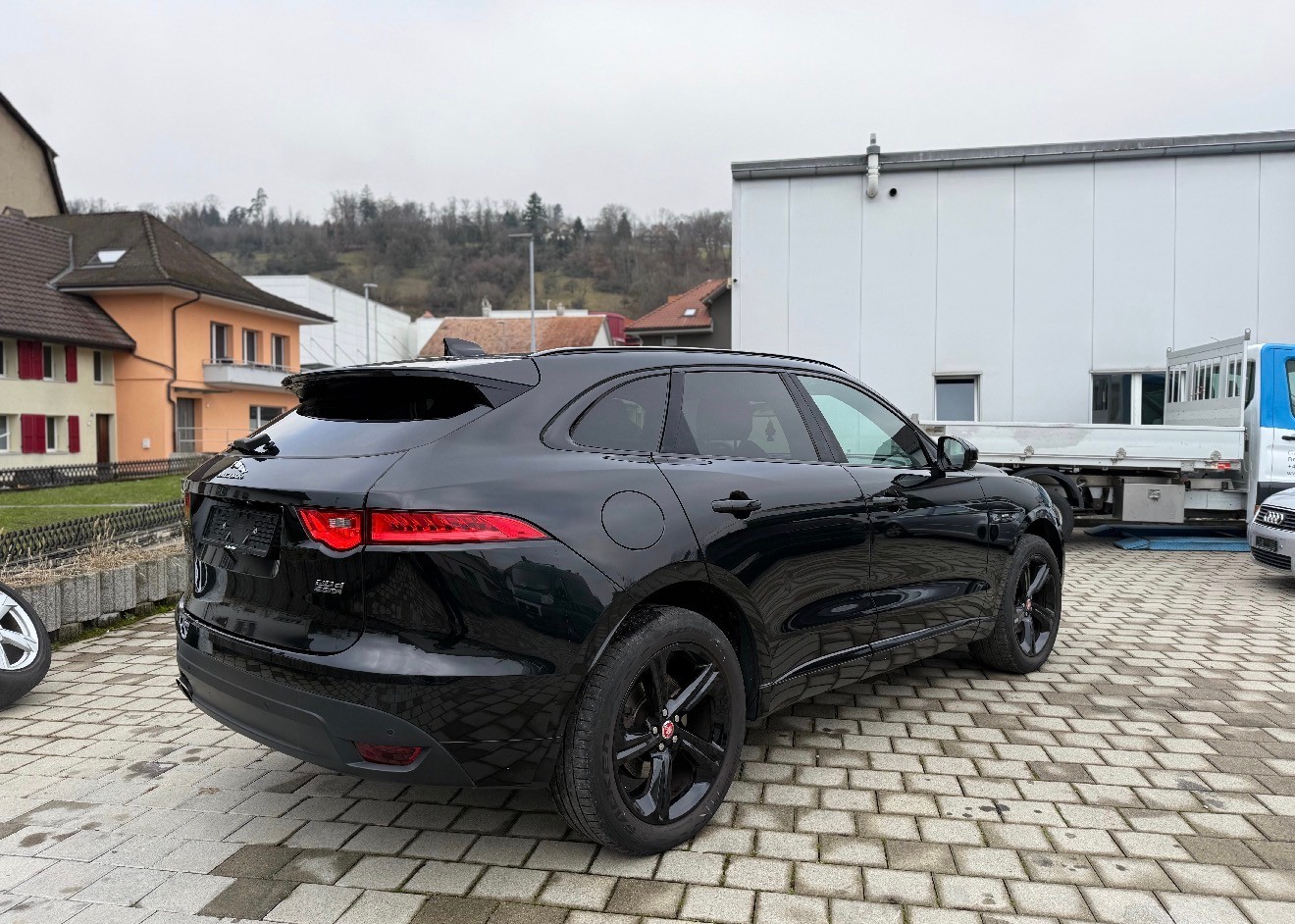 JAGUAR F-Pace 2.0d R-Sport AWD-image-4