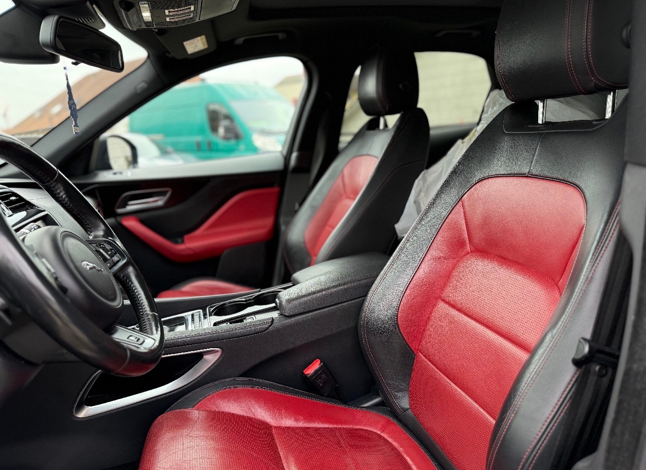 JAGUAR F-Pace 2.0d R-Sport AWD-image-11