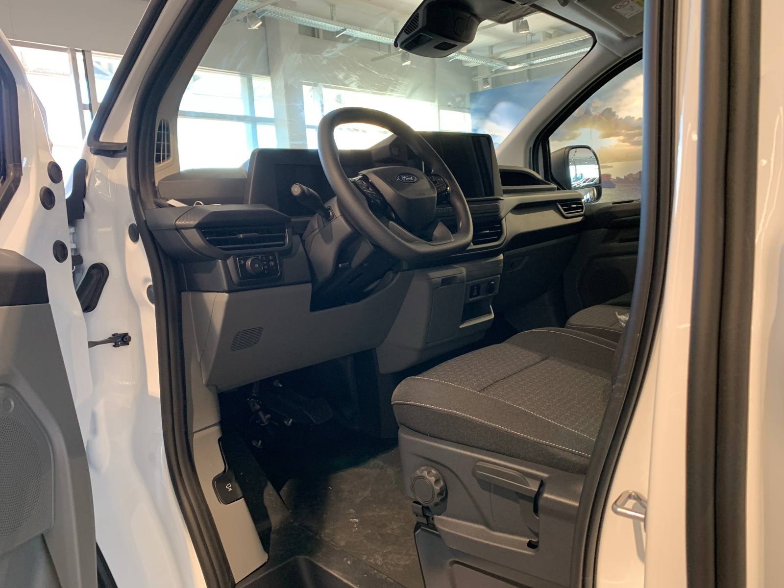 FORD Transit C Van 320 L1 2.5 Duratec 233 Trend PHEV-image-4