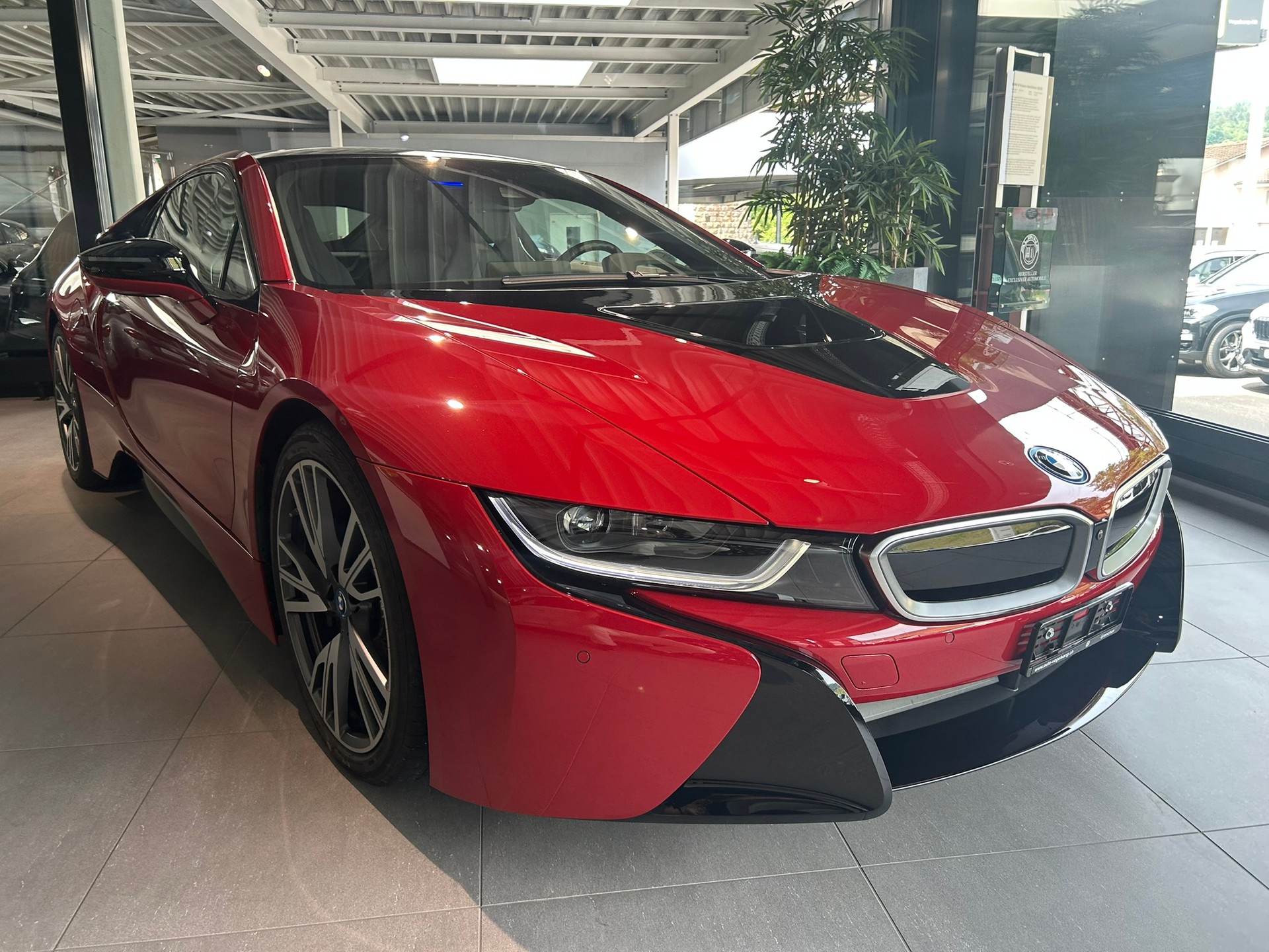 BMW i8 Coupé Protonic Red Edition-image-9