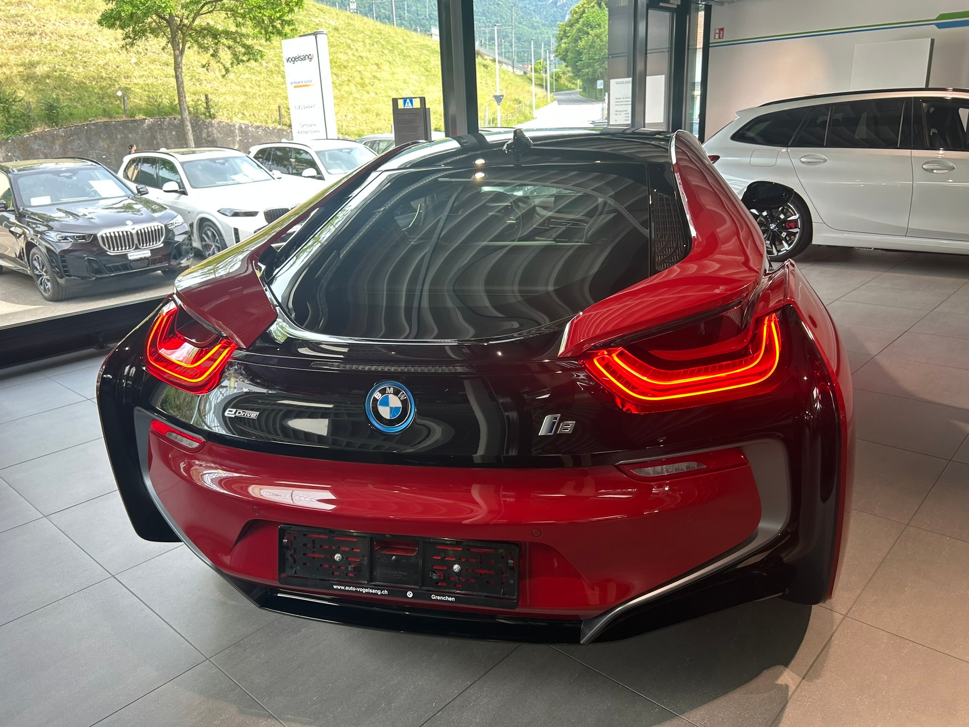BMW i8 Coupé Protonic Red Edition-image-19