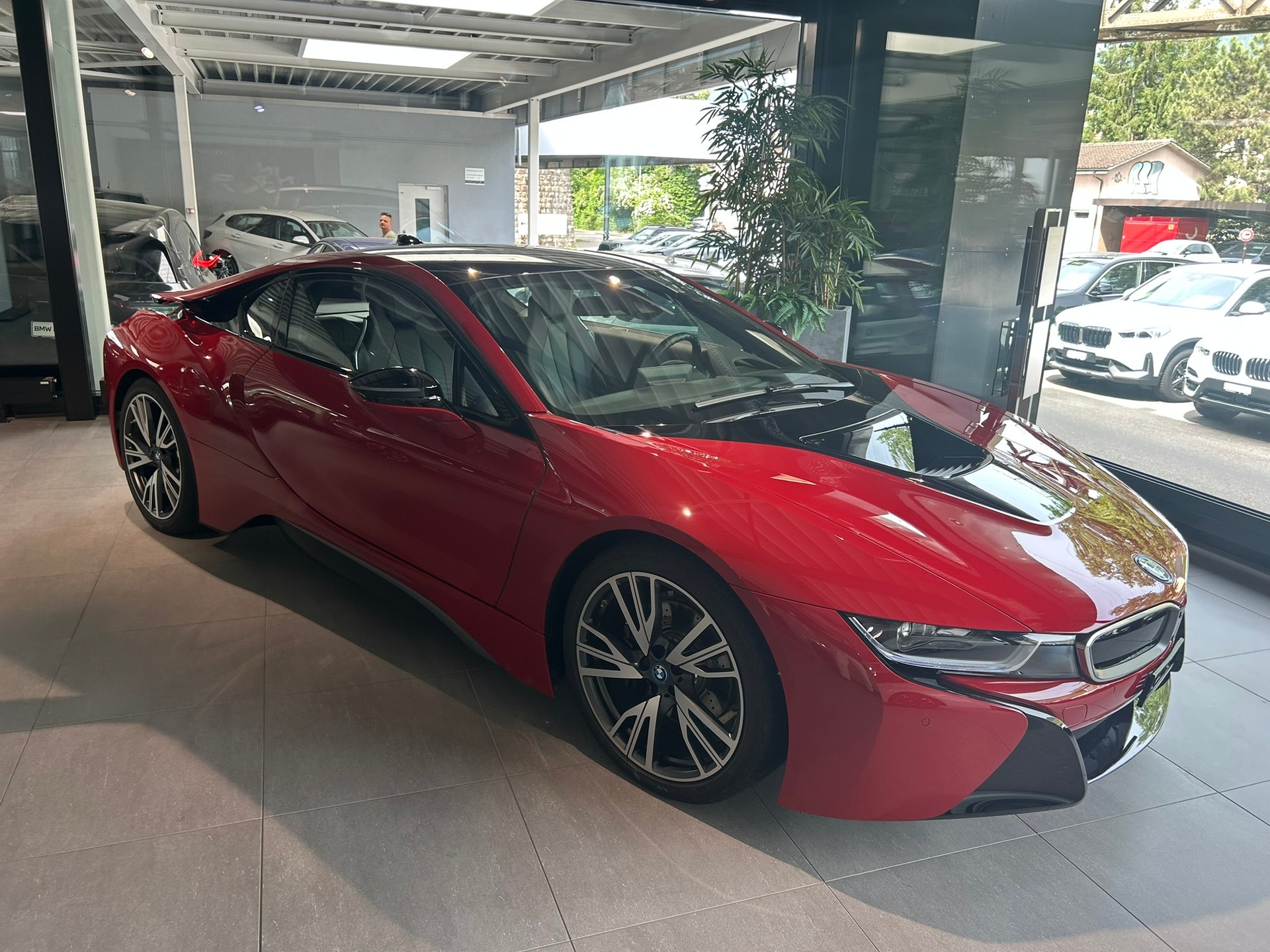 BMW i8 Coupé Protonic Red Edition-image-12