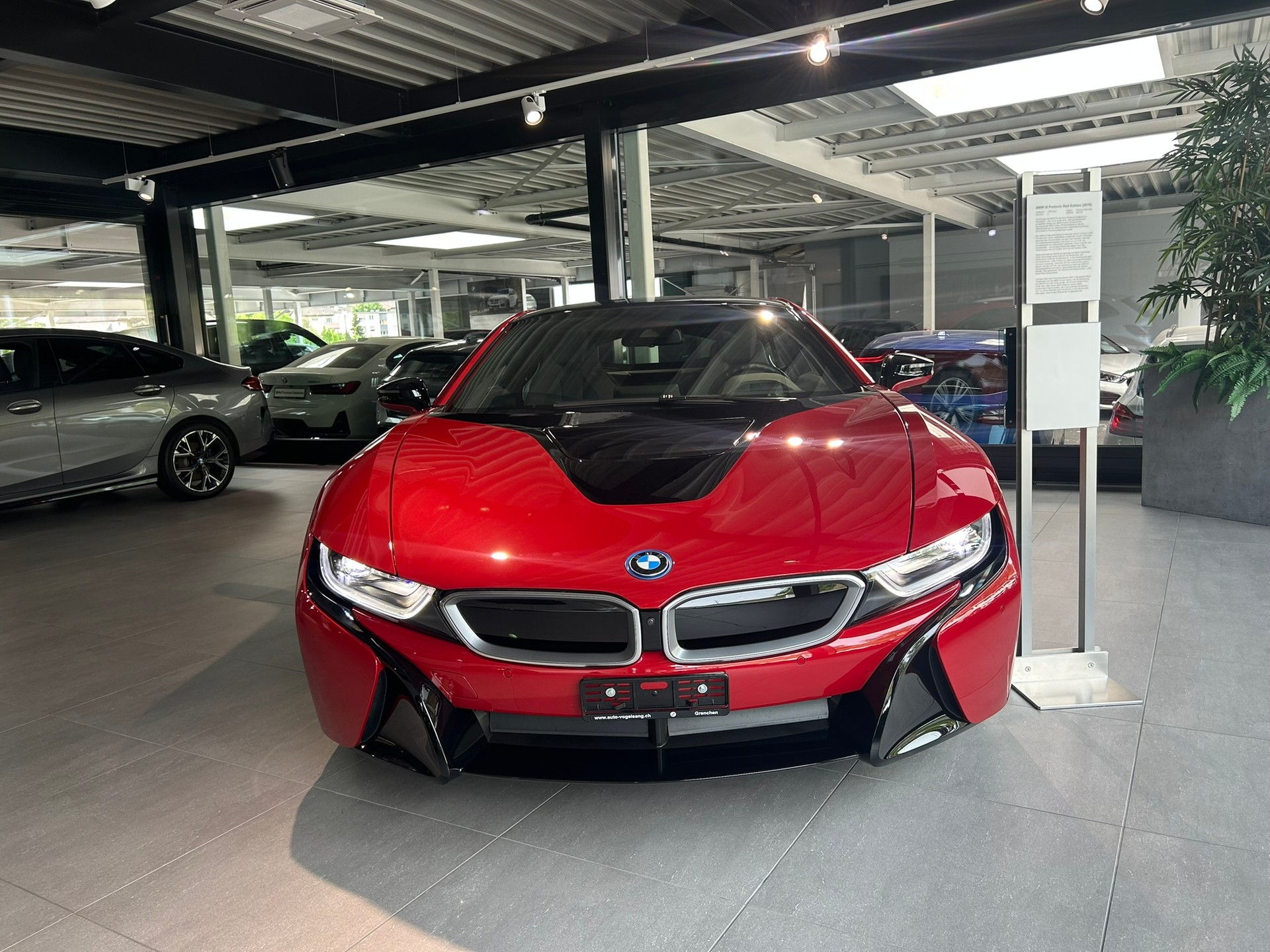 BMW i8 Coupé Protonic Red Edition-image-6