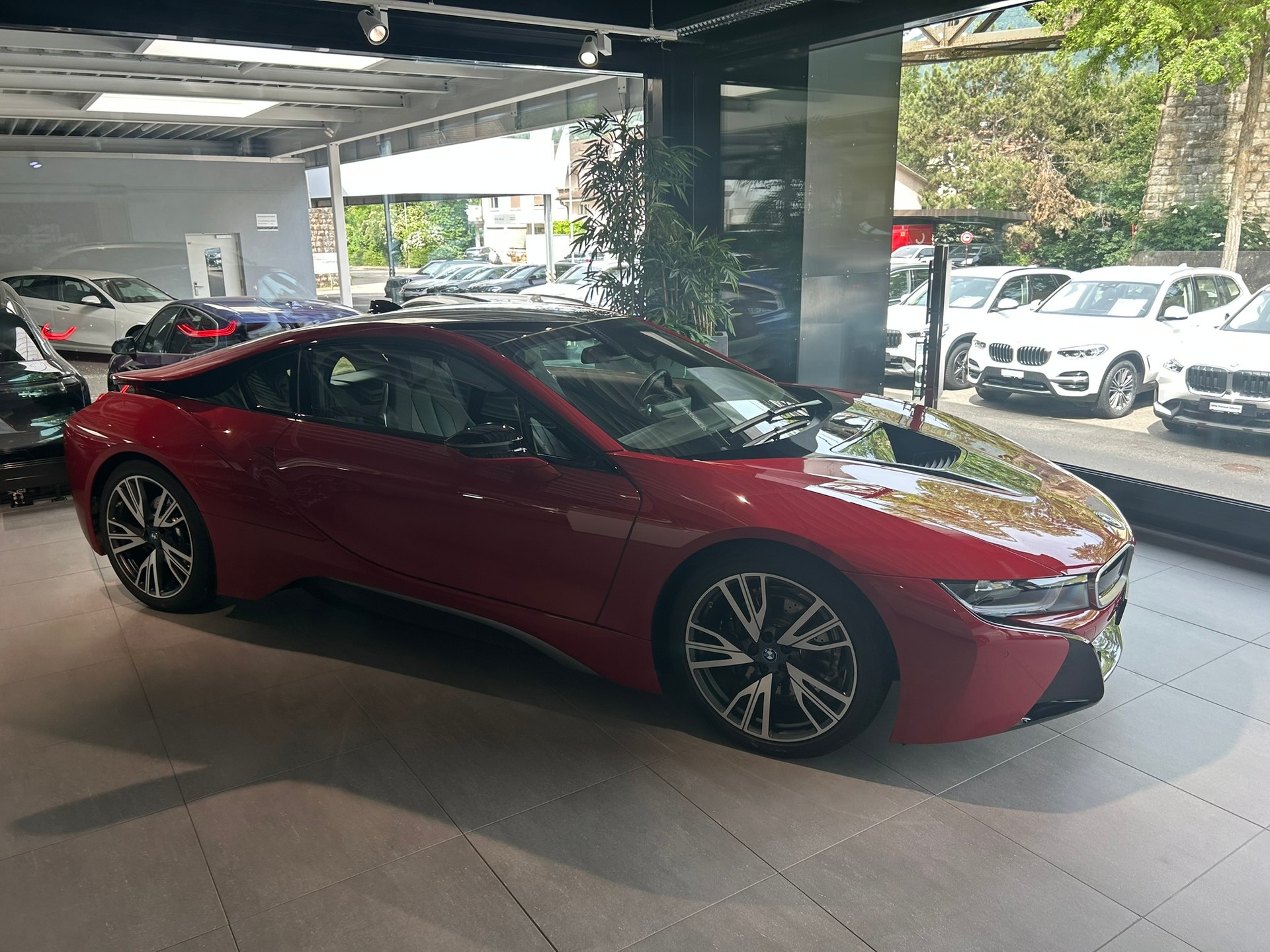 BMW i8 Coupé Protonic Red Edition-image-14