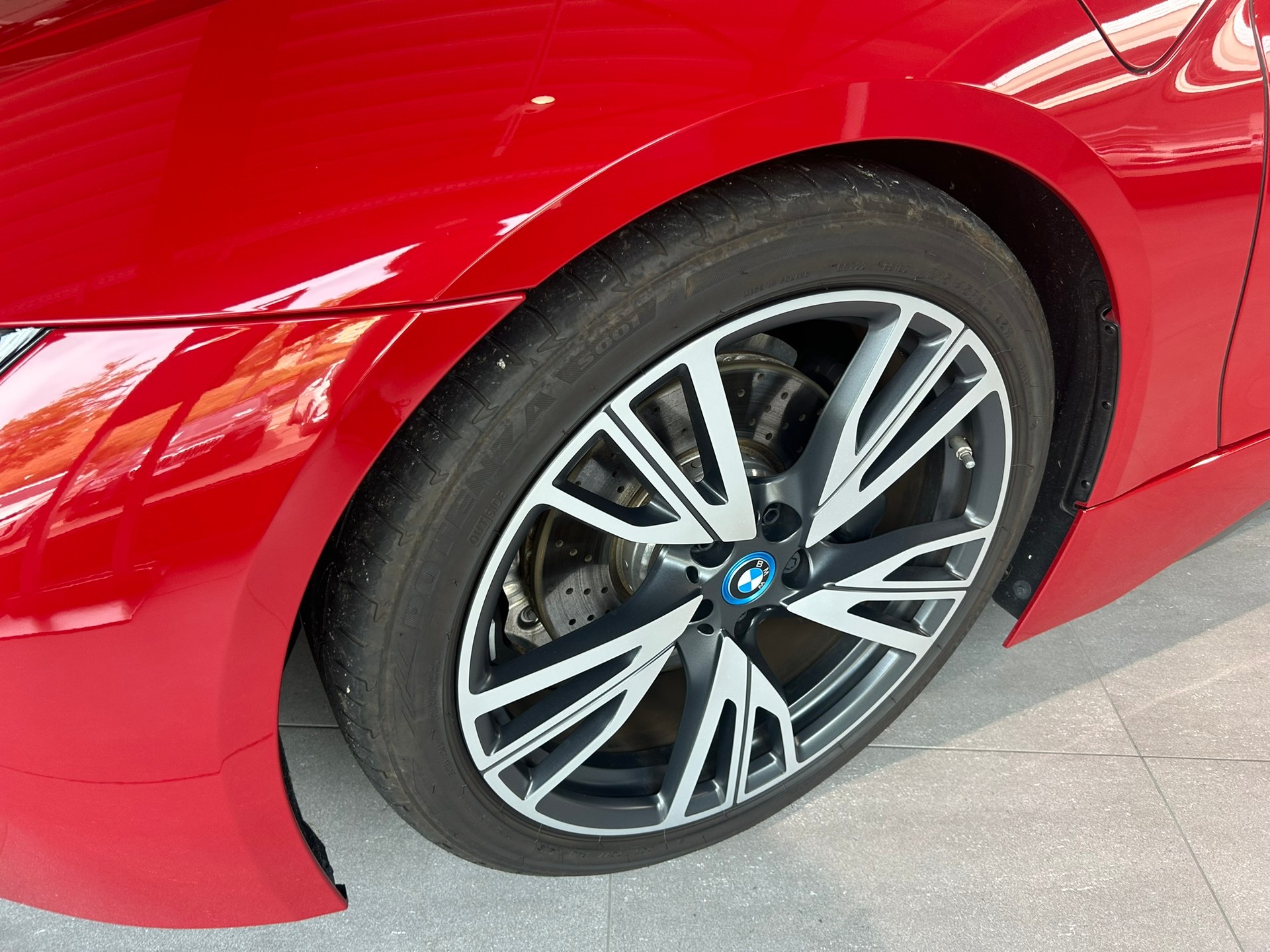 BMW i8 Coupé Protonic Red Edition-image-21