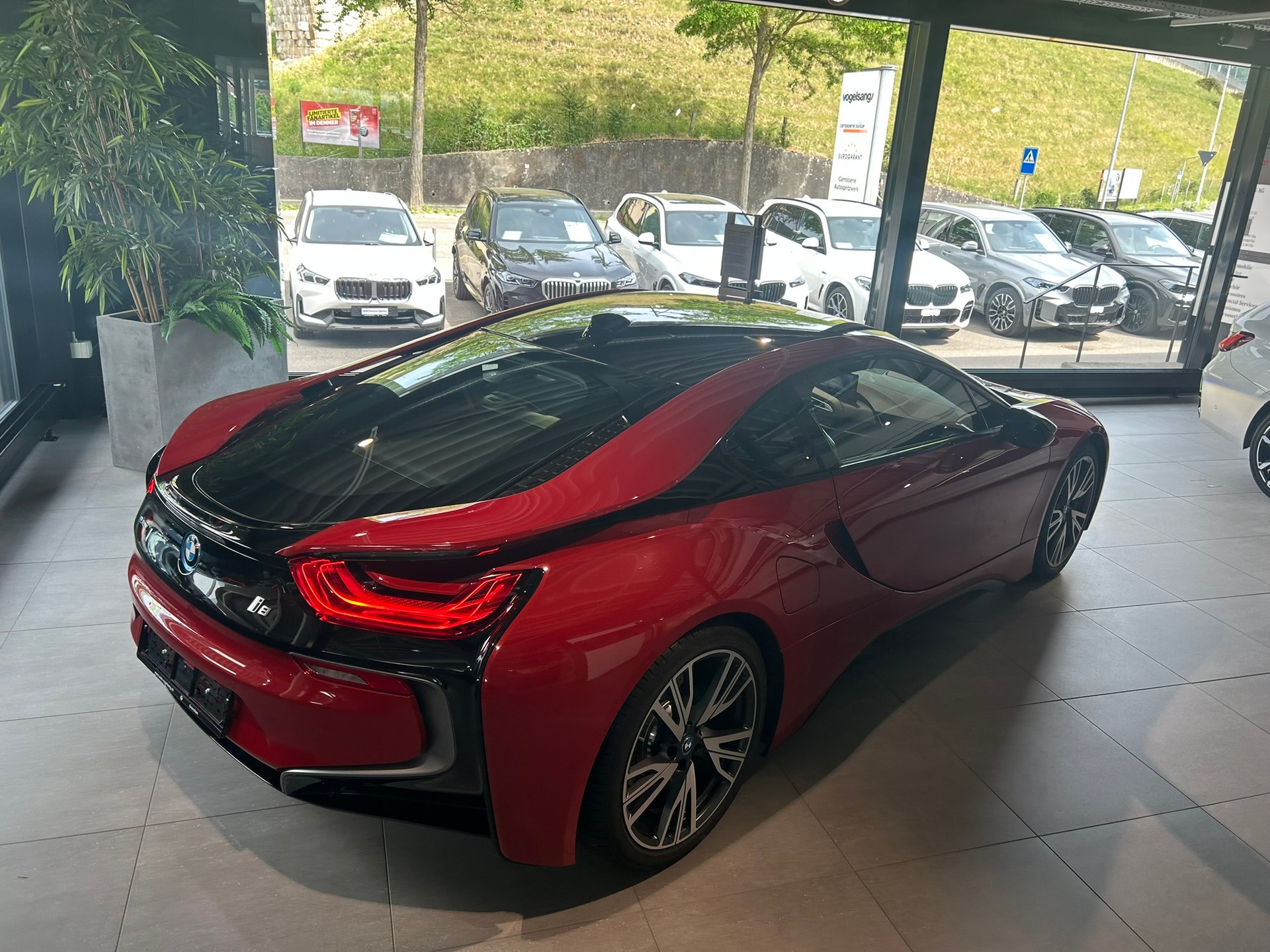 BMW i8 Coupé Protonic Red Edition-image-17