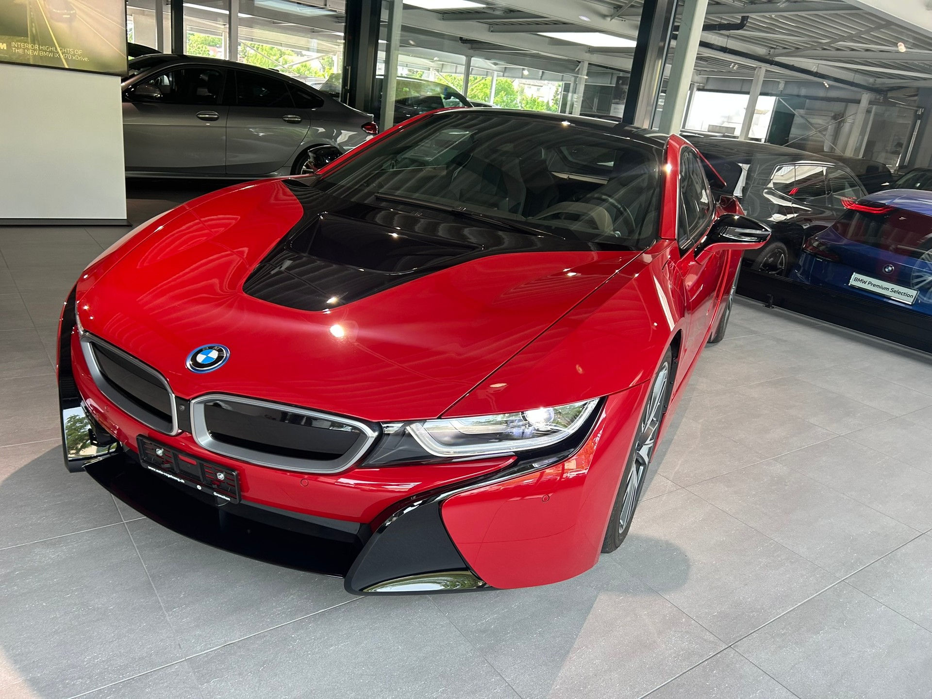 BMW i8 Coupé Protonic Red Edition-showroom-element-2