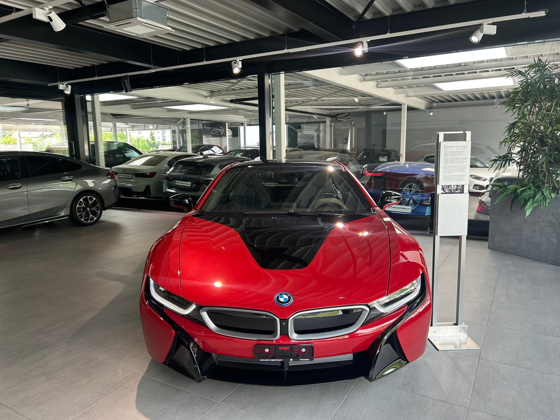 BMW i8 Coupé Protonic Red Edition-image-7