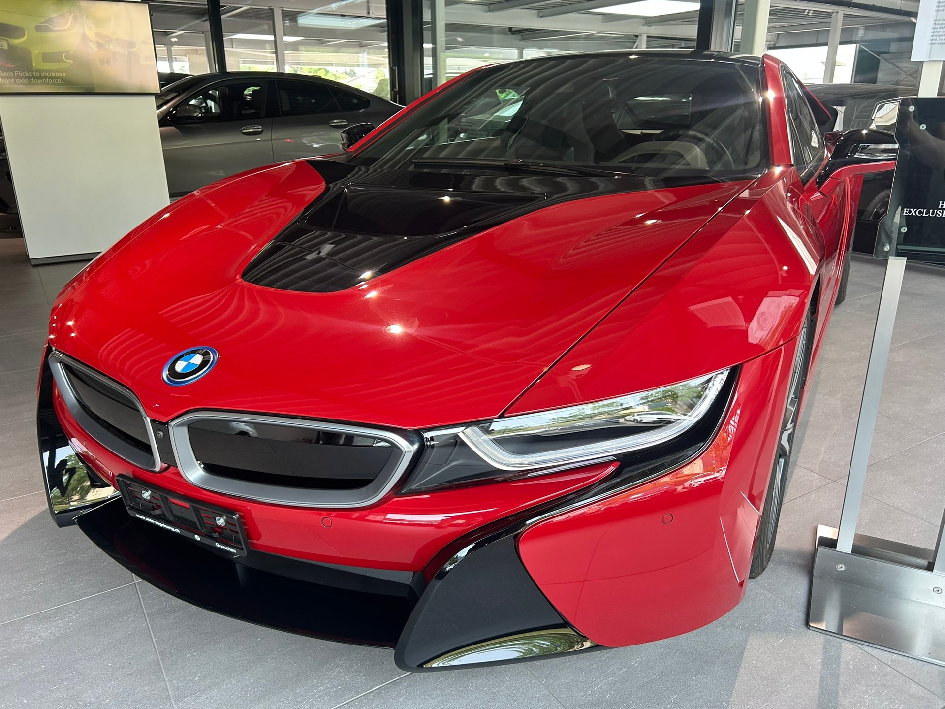 BMW i8 Coupé Protonic Red Edition-showroom-element-3