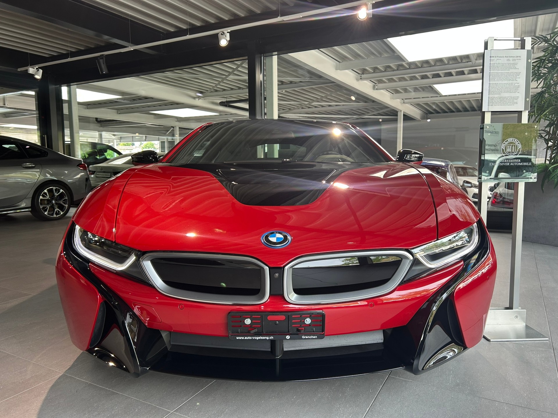 BMW i8 Coupé Protonic Red Edition-image-5