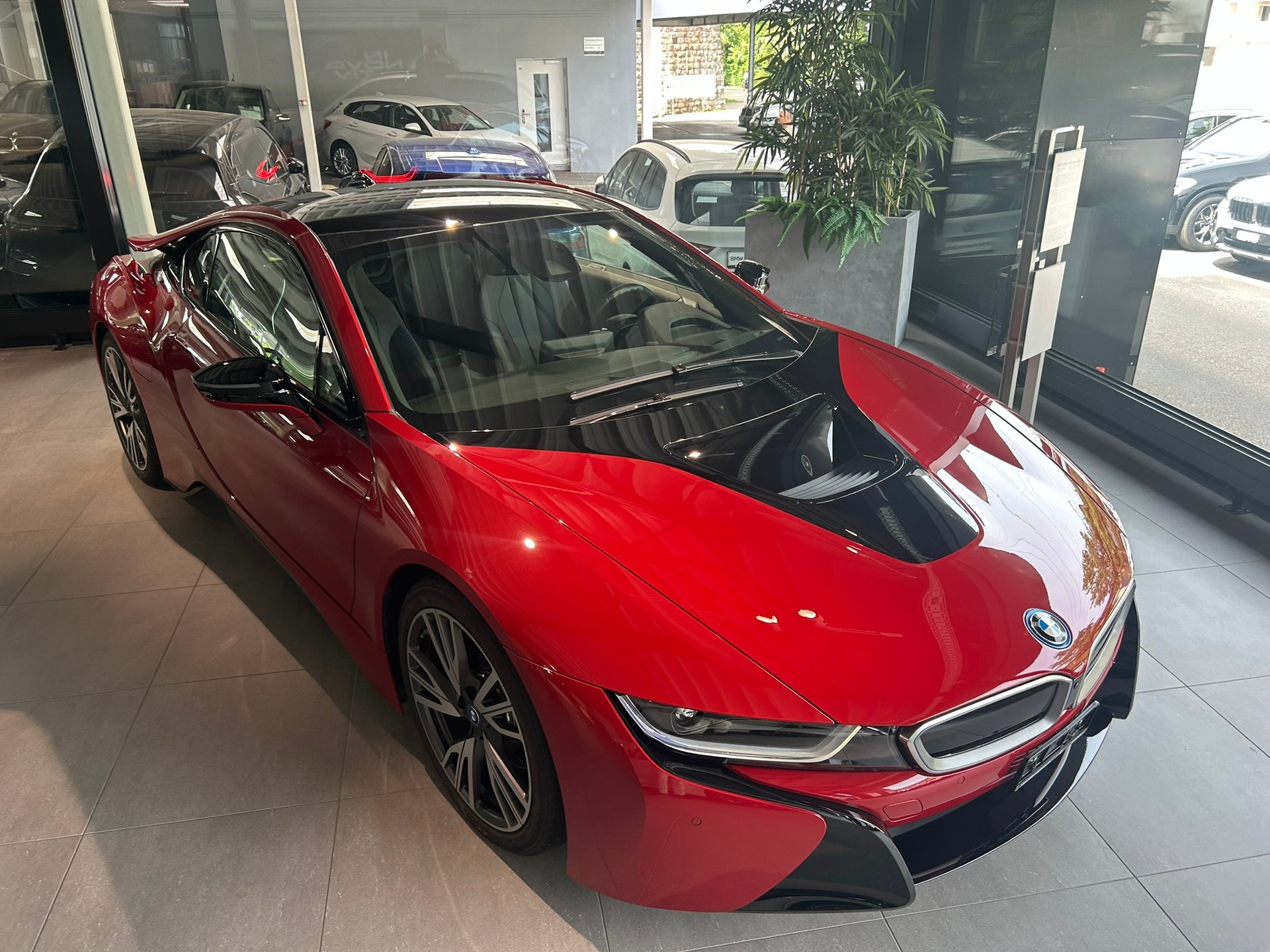 BMW i8 Coupé Protonic Red Edition-image-8