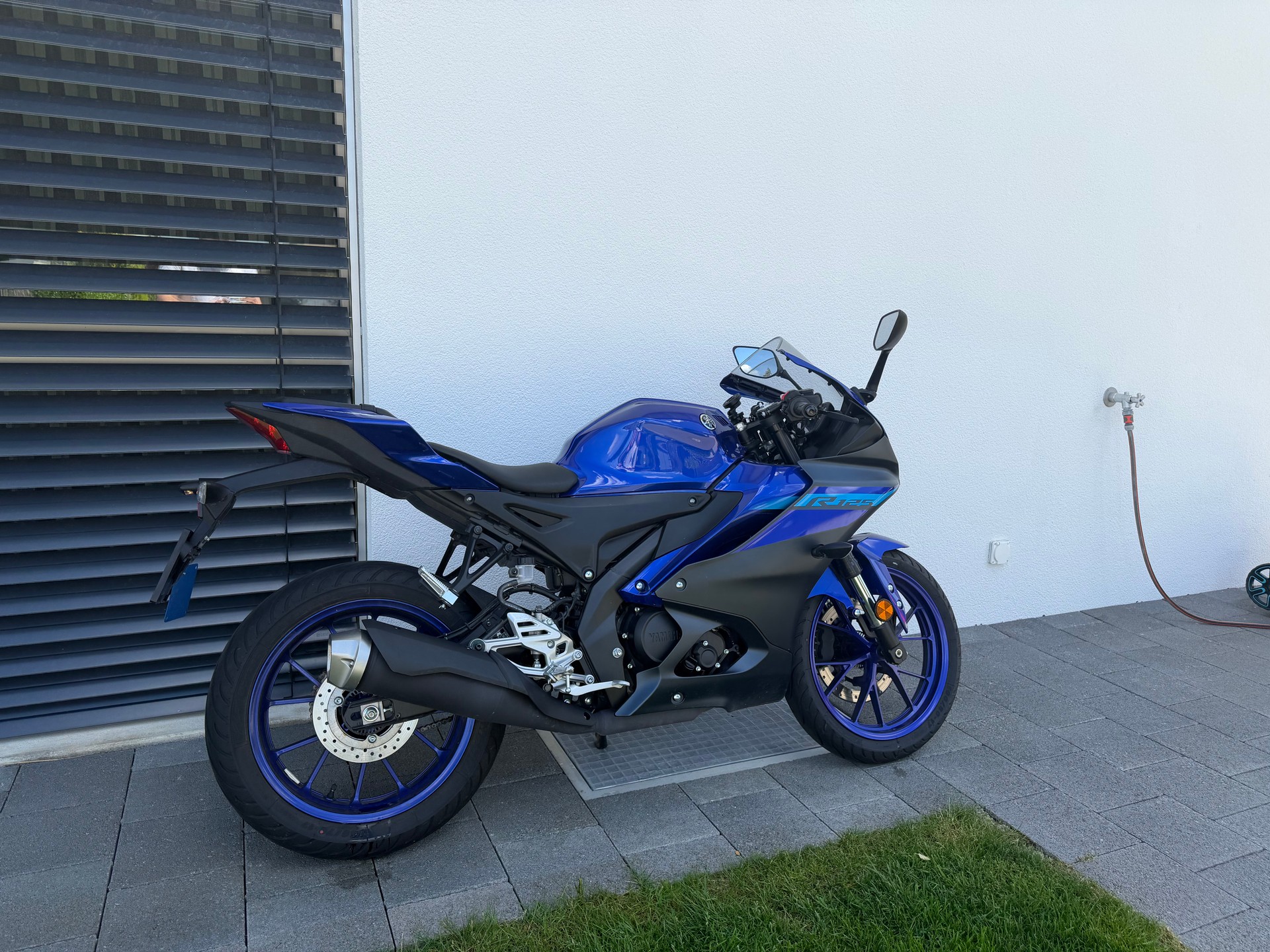 YAMAHA YZF-R 125 ABS-image-1