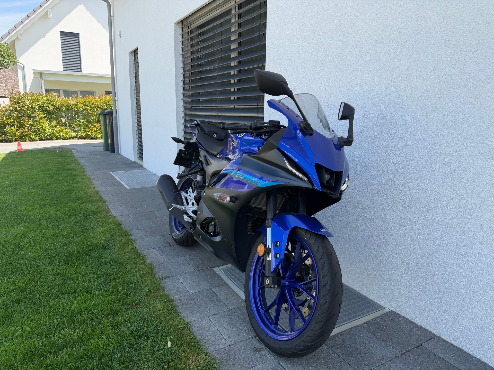 YAMAHA YZF-R 125 ABS-image-2