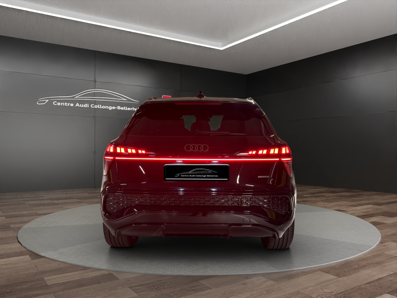 AUDI Q3 SUV TFSI quattro 195 kW S tronic-image-4
