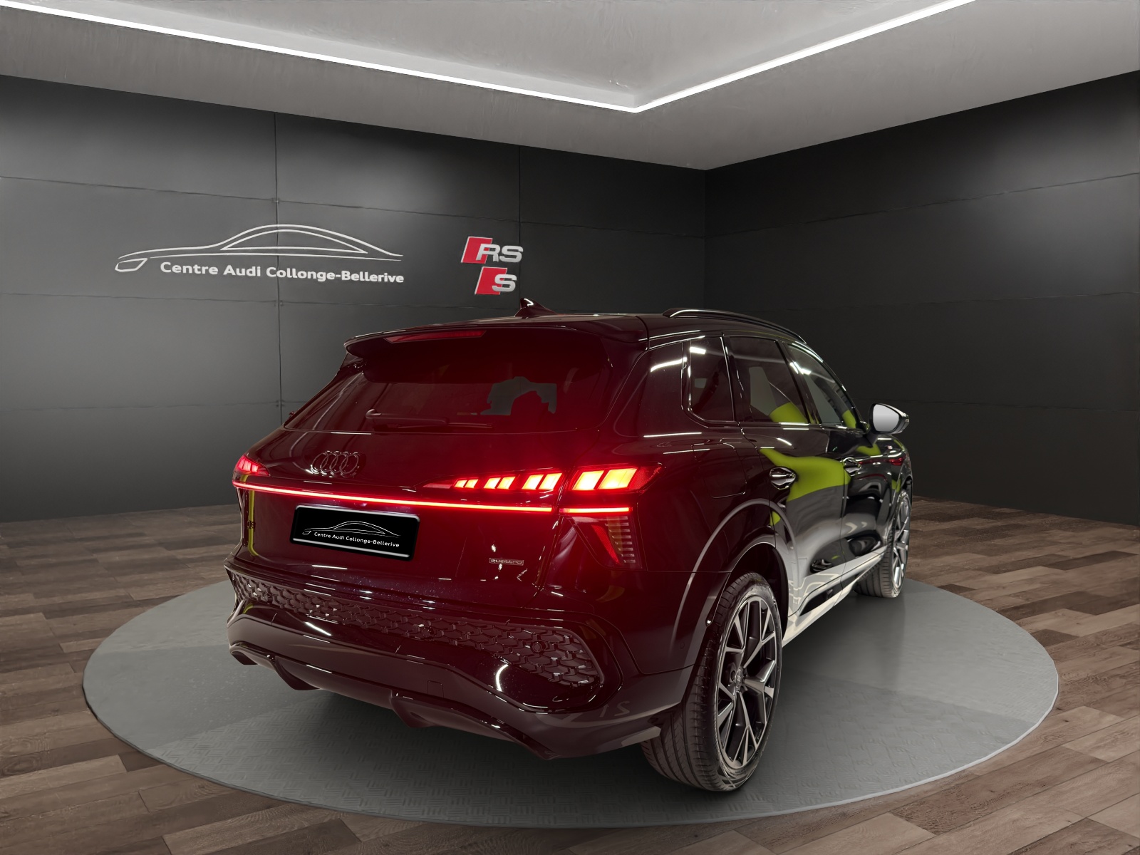 AUDI Q3 SUV TFSI quattro 195 kW S tronic-image-5