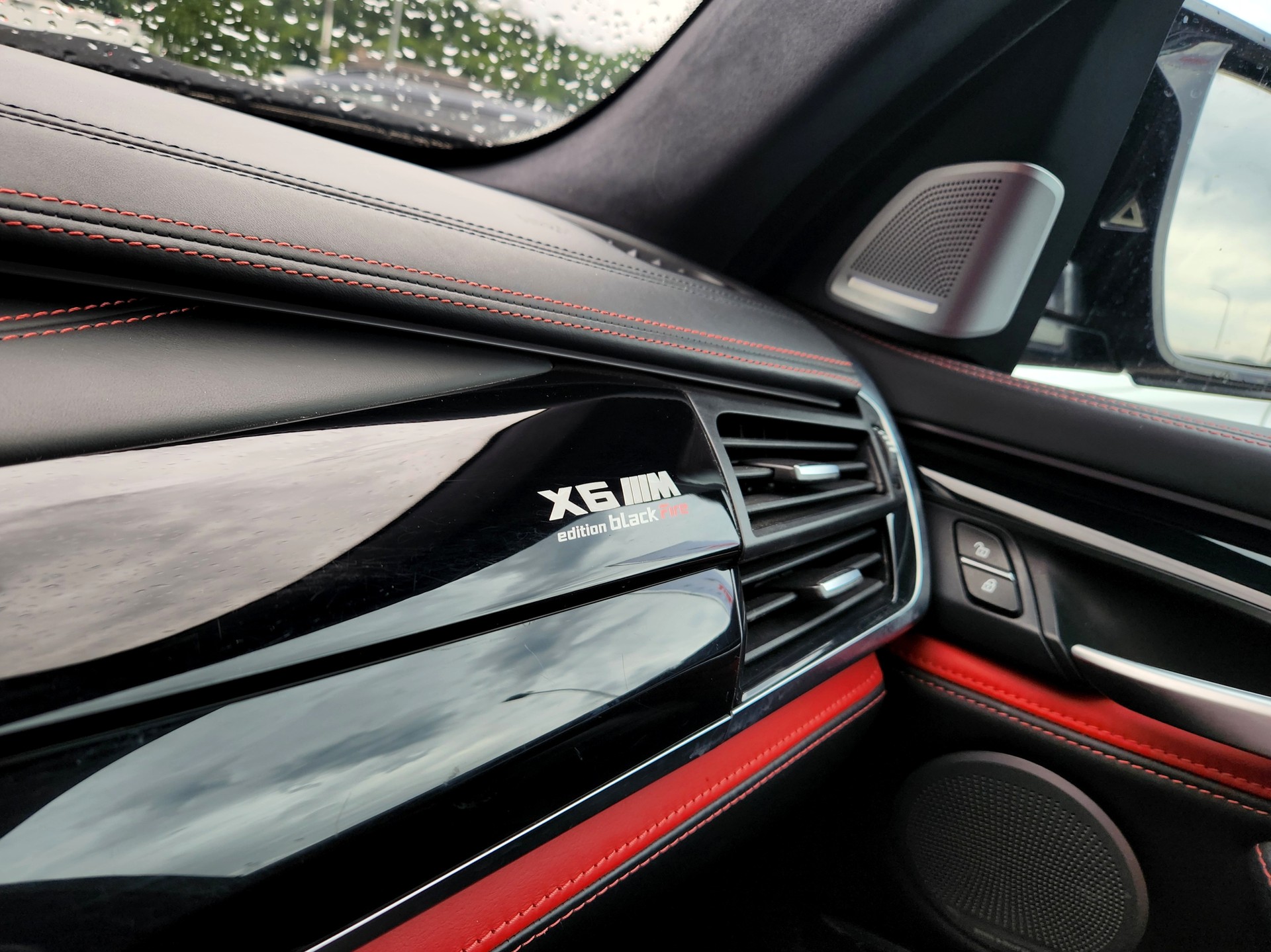 BMW X6M Edition Black Fire Steptronic (CH)-image-4